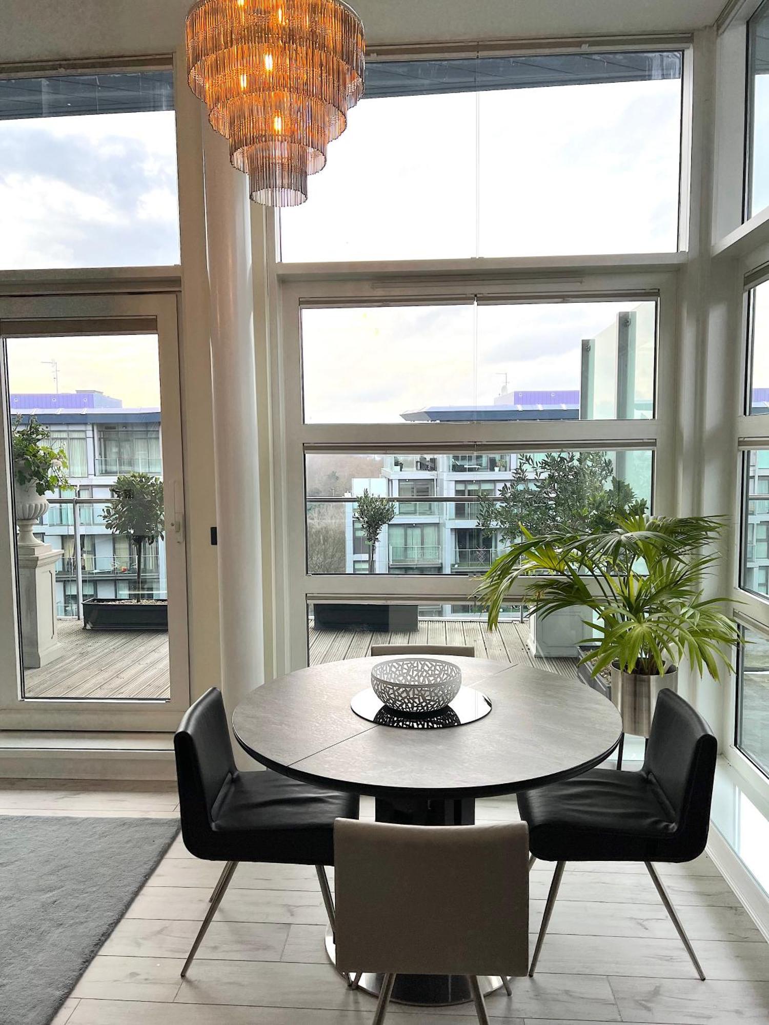 Cloud Nine - Luxe Apartment London