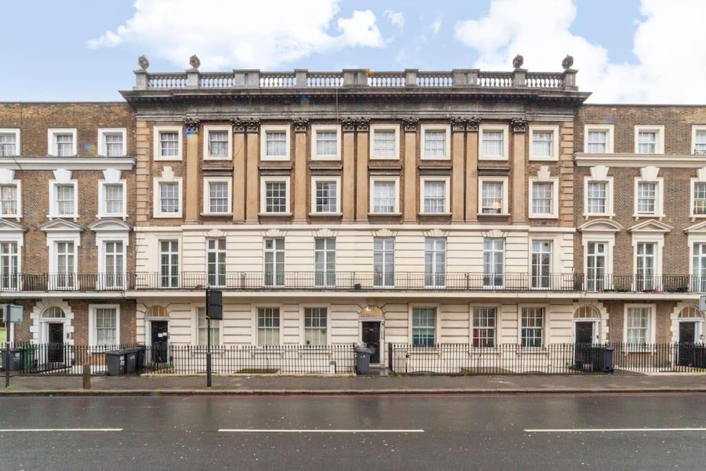 Apartamento Spacious & 3-bed Flat By Popular Waterloo!