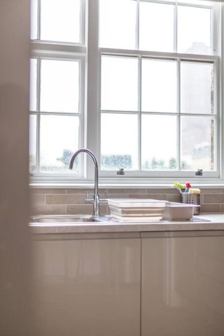 Spacious & 3-bed Flat By Popular Waterloo! Apartamento *