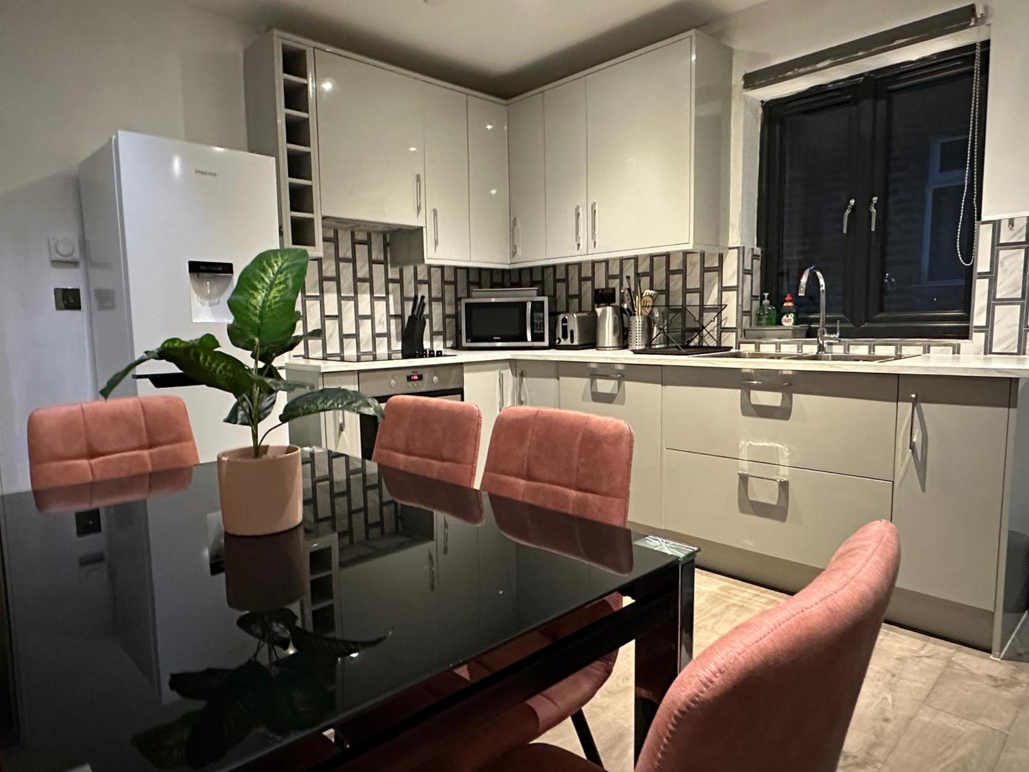Luxurious Hidden Gem In Wandsworth Apartment *