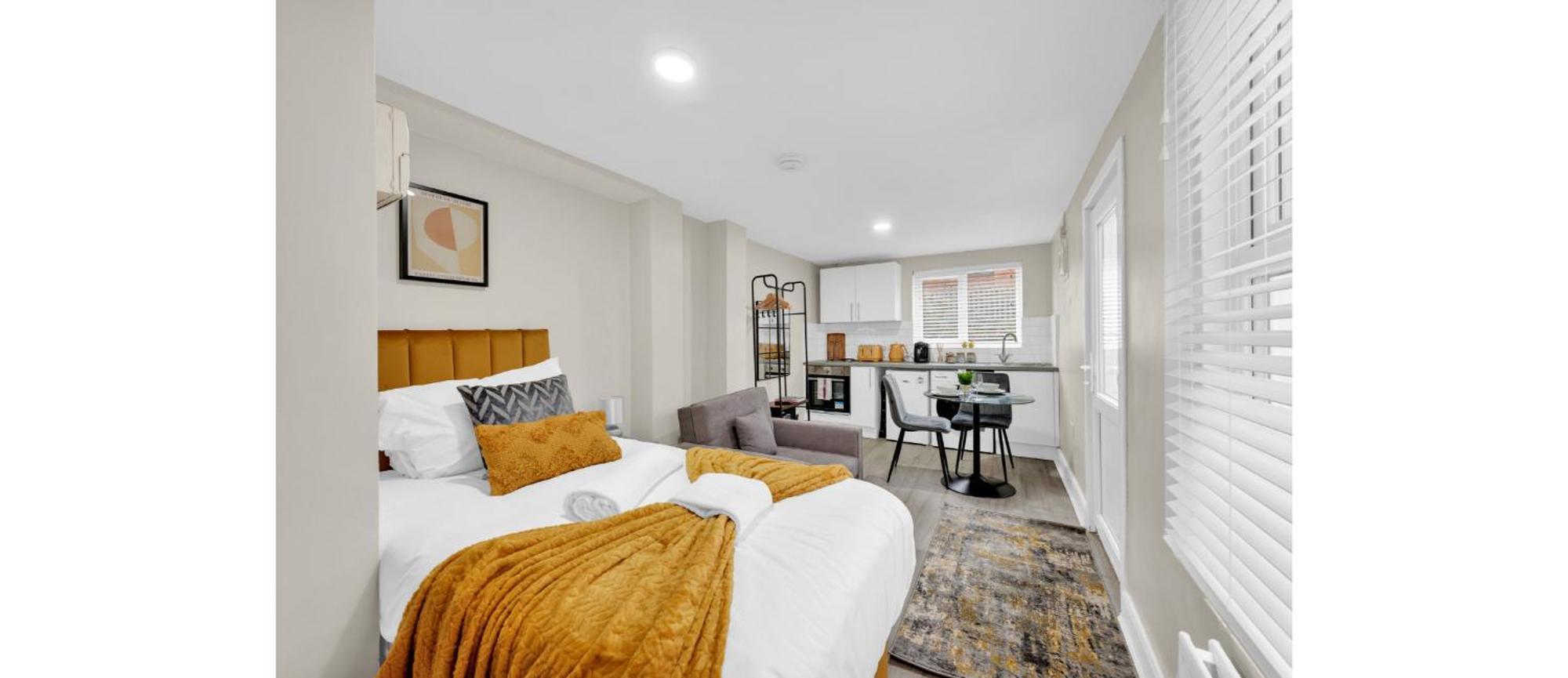 Glimmering Comfort Spacious Studio Apartment