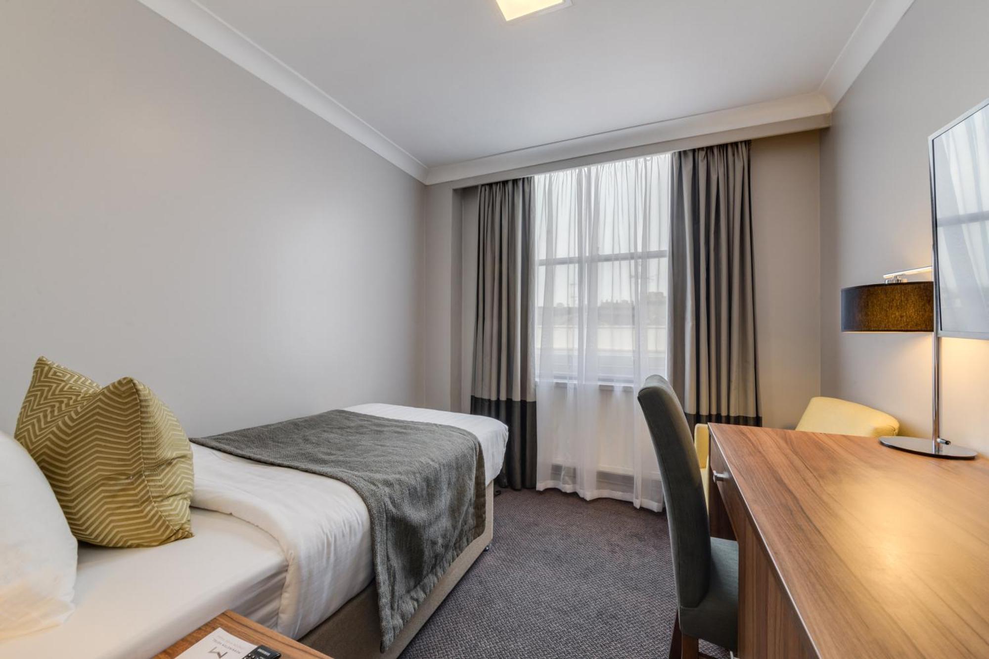 Western Mornington Hyde Park Hotel