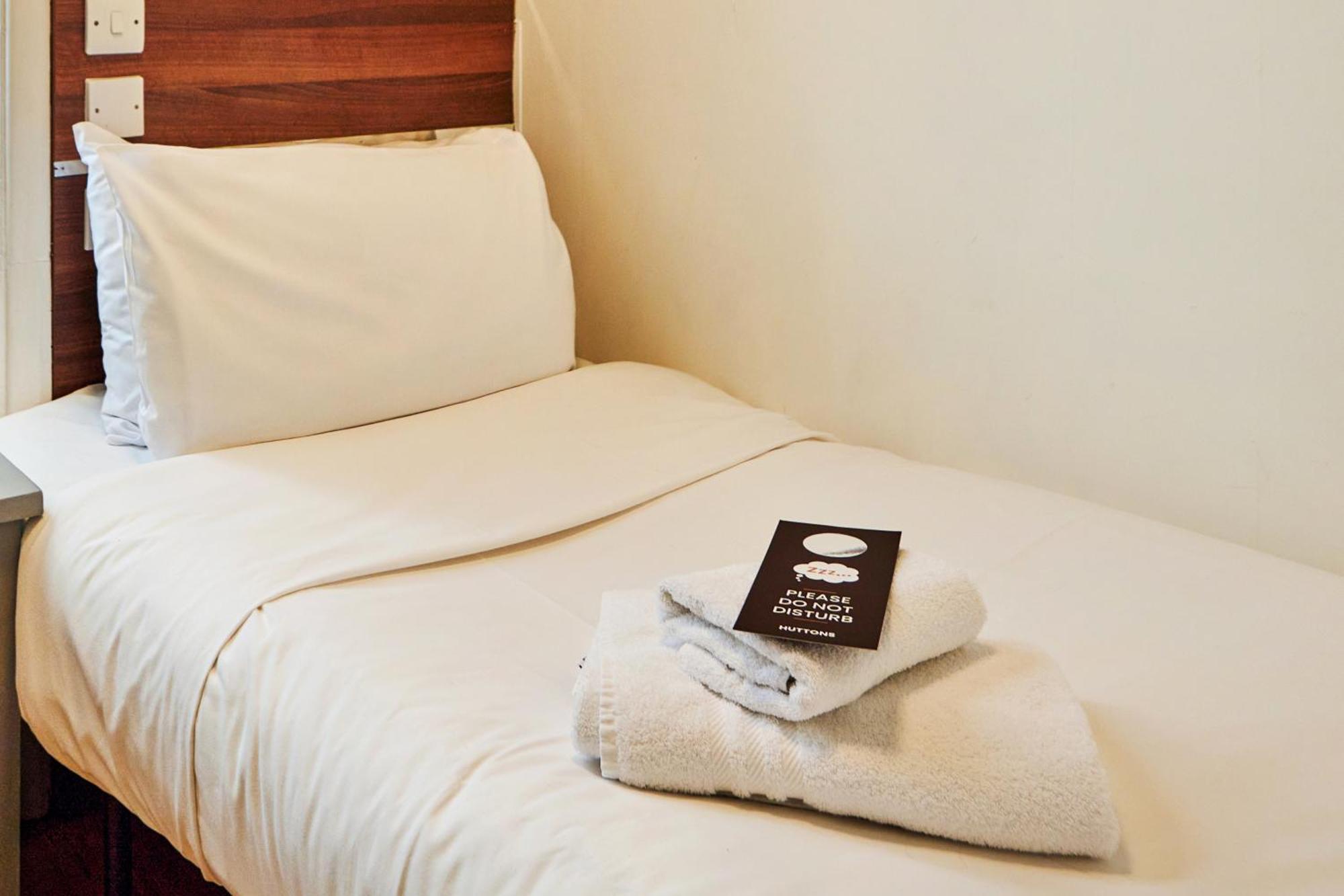 Huttons Hotel, Victoria Hotel London