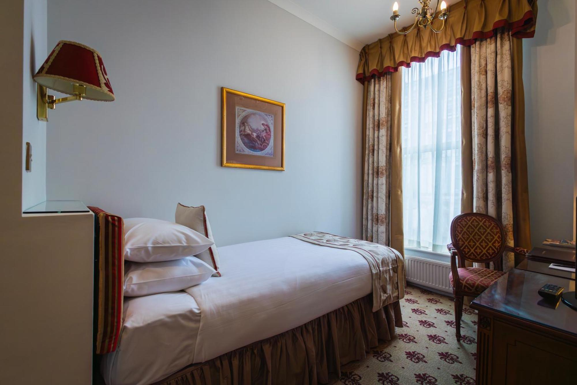 London Lodge Hotel 3*