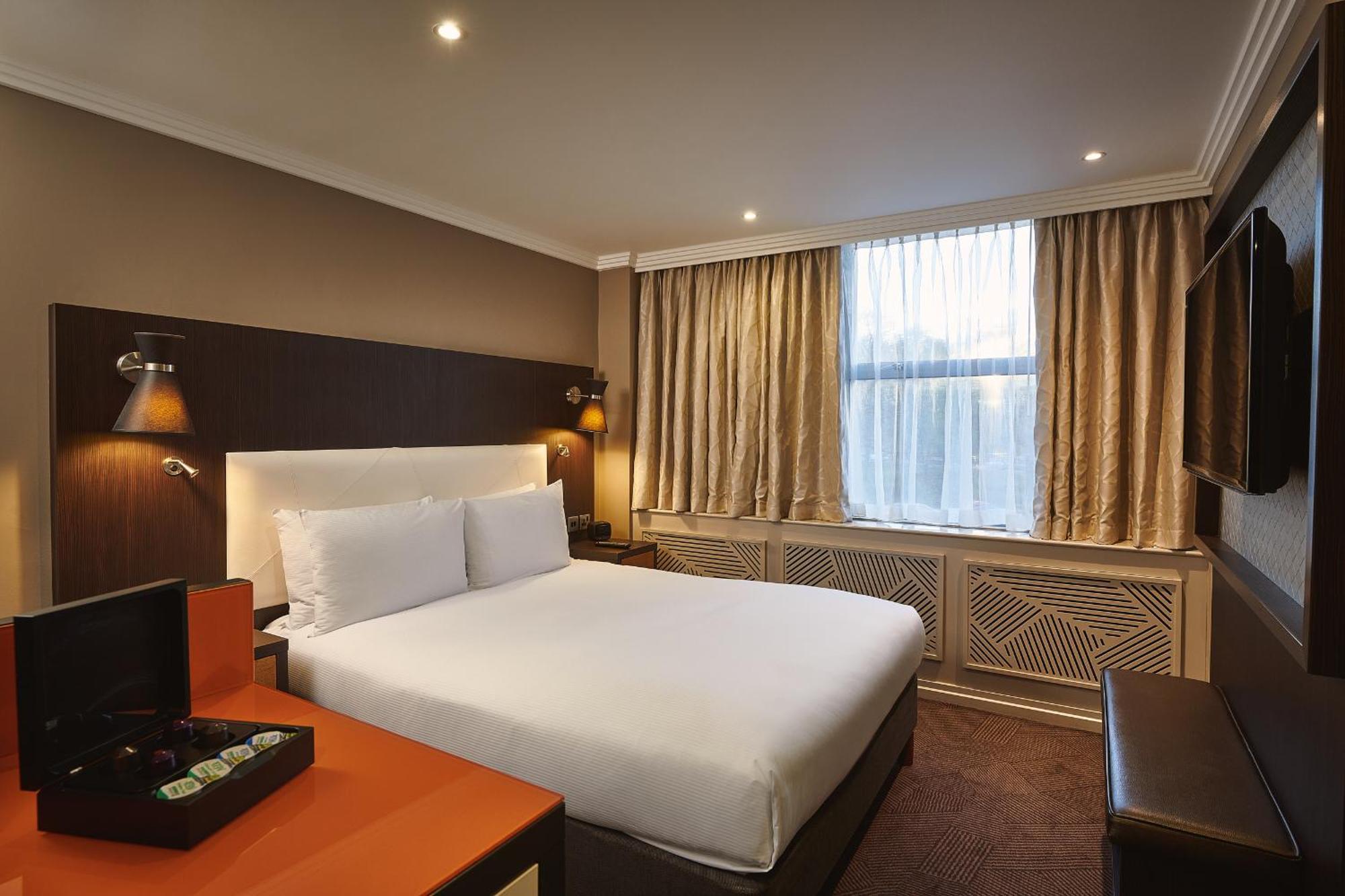 Doubletree By Hilton Ealing London