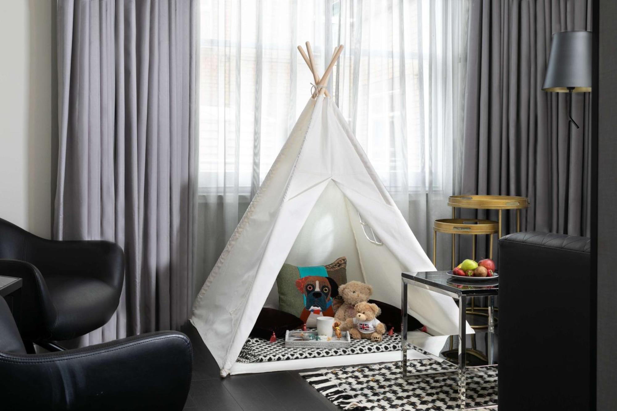 Holmes 4* London