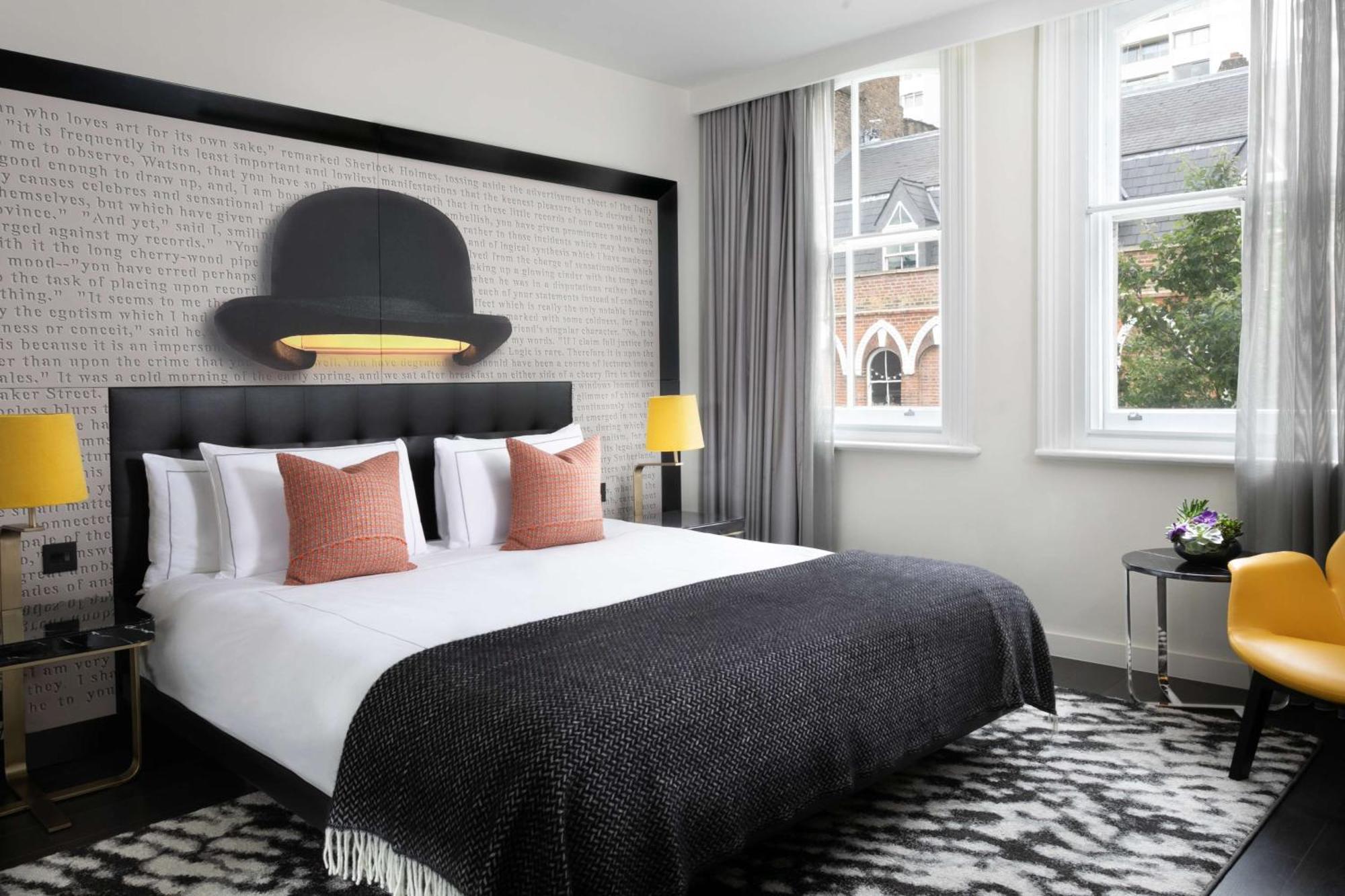 Holmes Hotel 4*