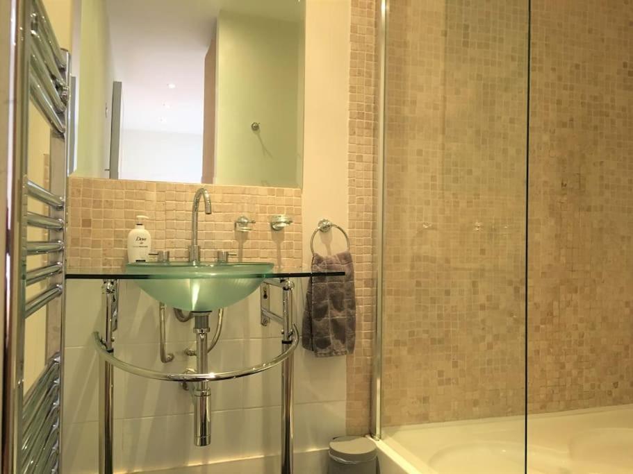 Hyde Park 3bed With Patio As Seen On Tv House Hunters International Apartment London