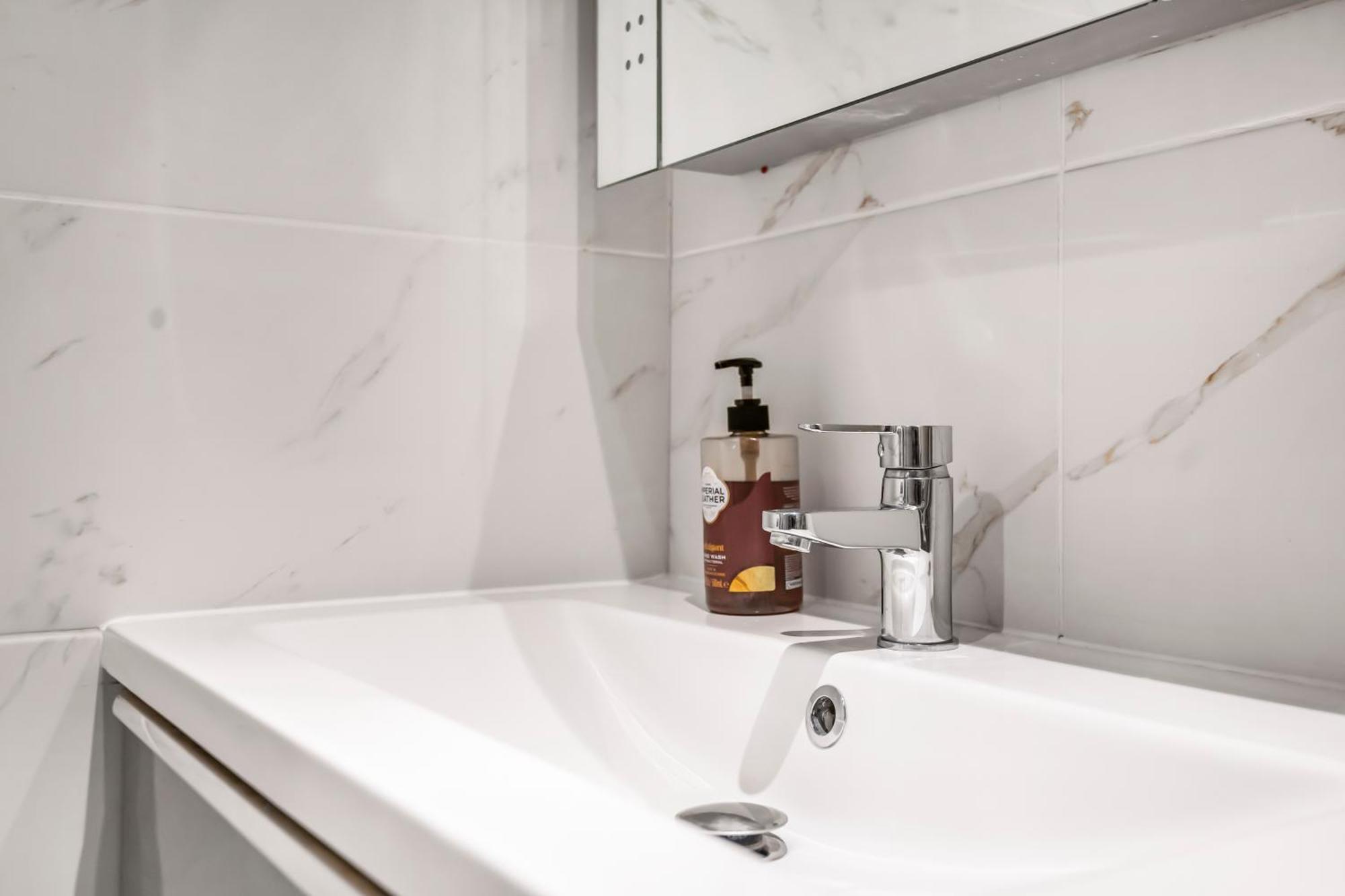 Privatunterkunft Two Stunning Bedrooms & Private Balcony & River View *