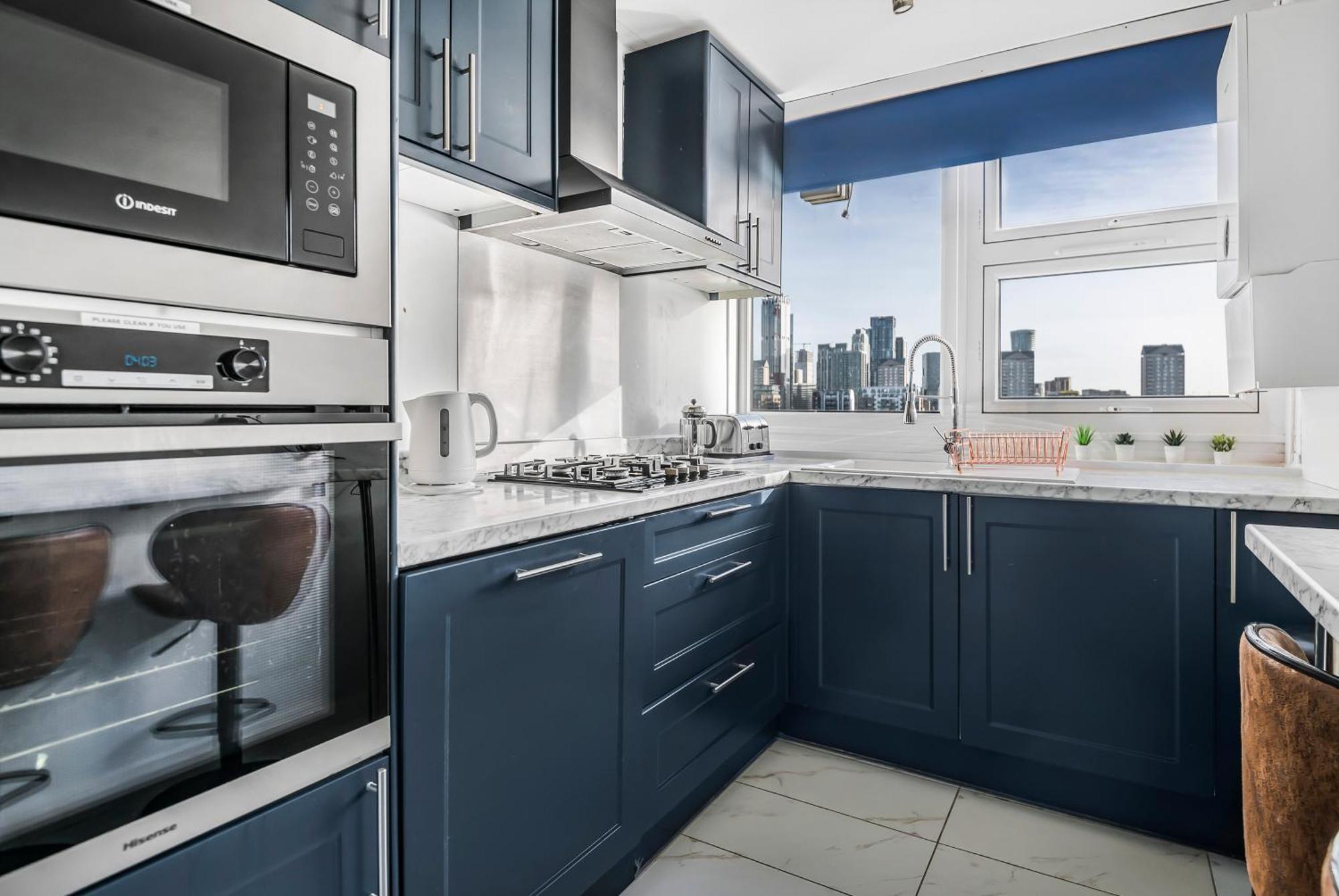 Two Stunning Bedrooms & Private Balcony & River View Privatunterkunft