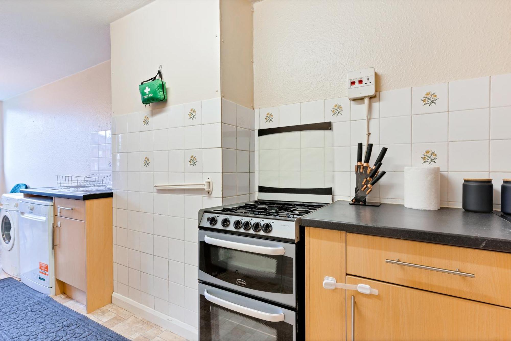 Kensington 3 Bedroom Flat Close2subway Apartment