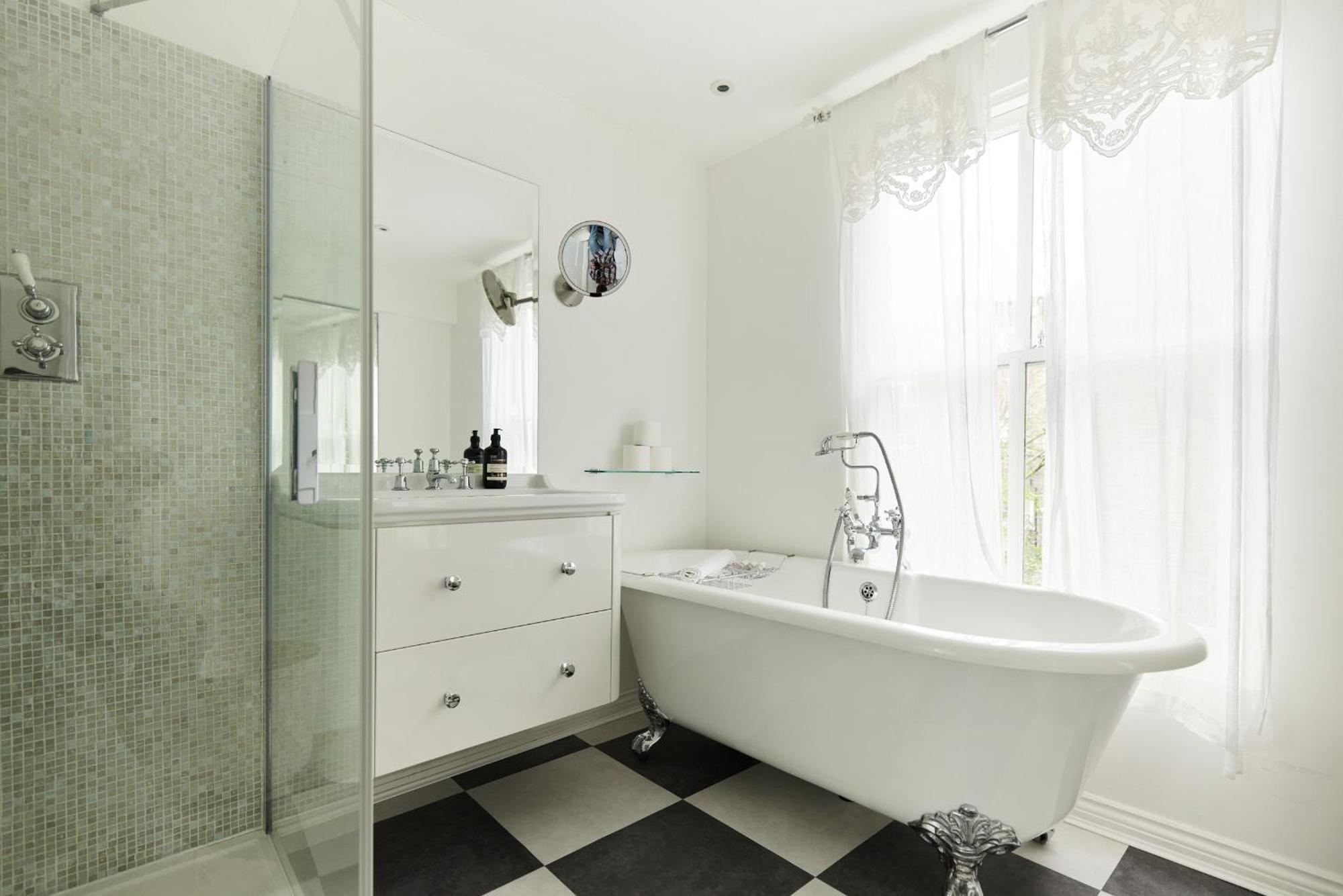 The Designers Kensington - Stylish 1bdr Flat Apartment London