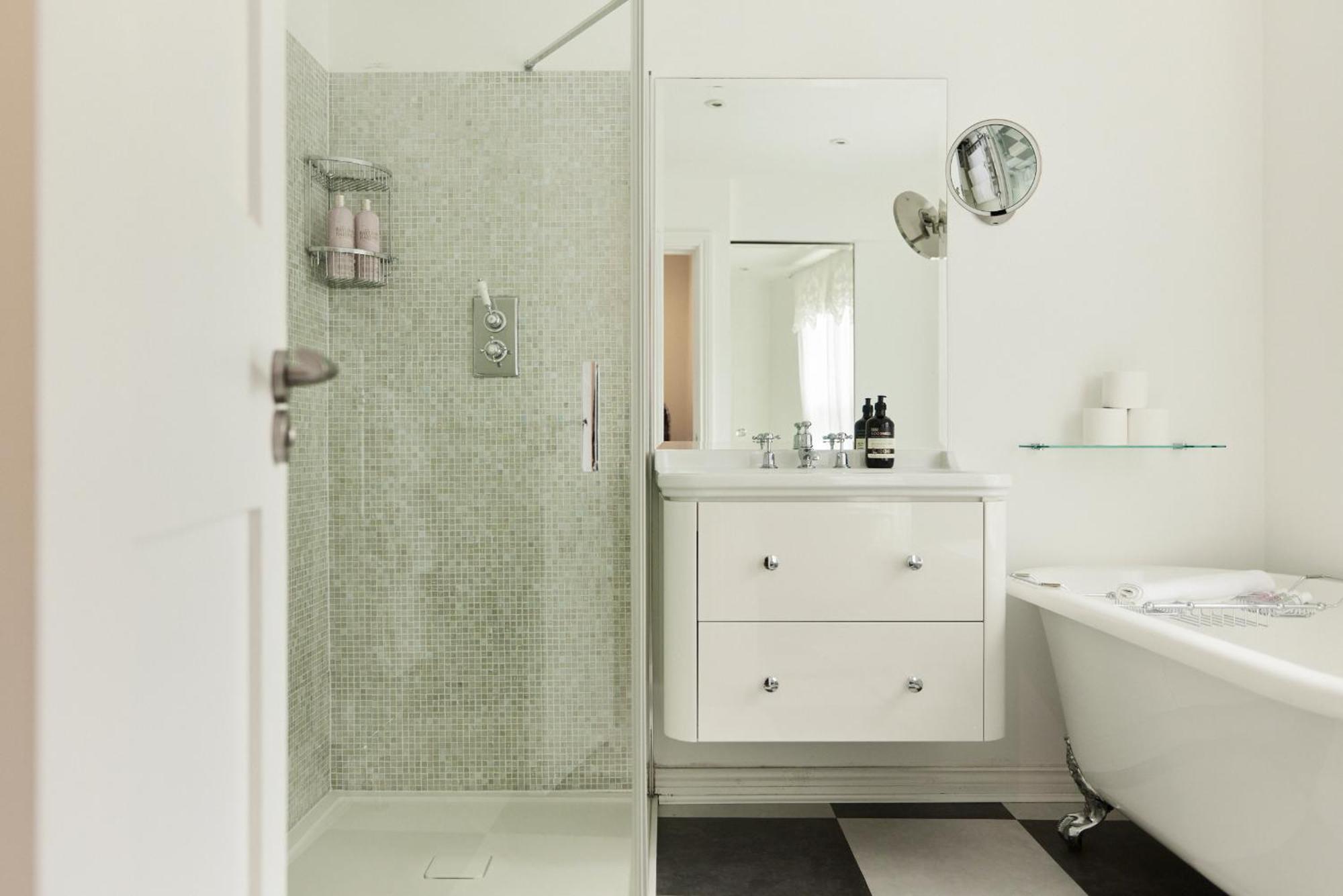 The Designers Kensington - Stylish 1bdr Flat Apartment