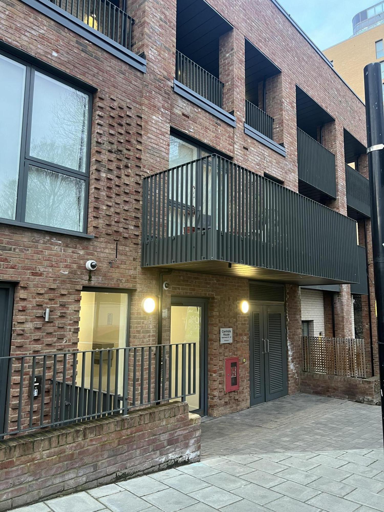 Remarkable 1-bed In With Balcony Apartment *