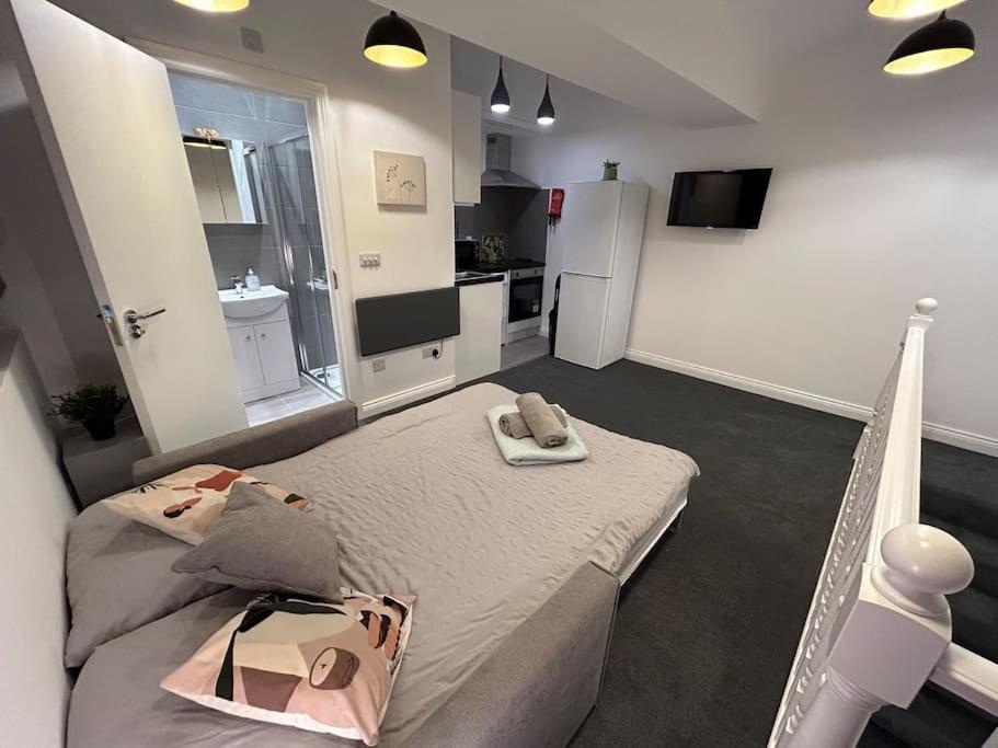 City Studio Escape Near Emirates * London