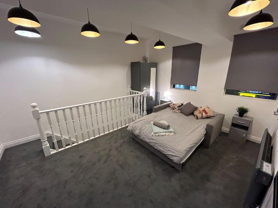 City Studio Escape Near Emirates Apartment