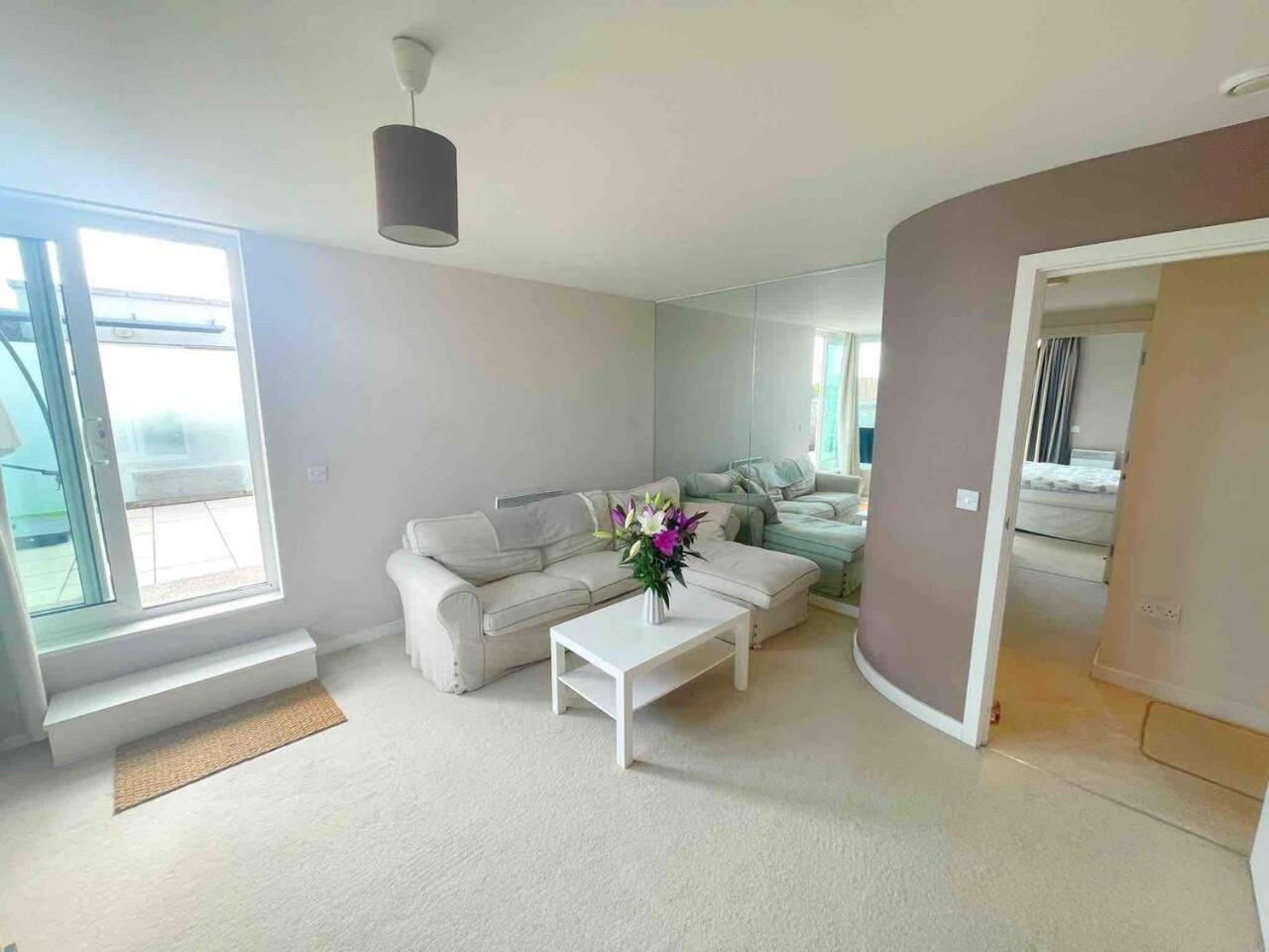 Captivating 1-bed In *