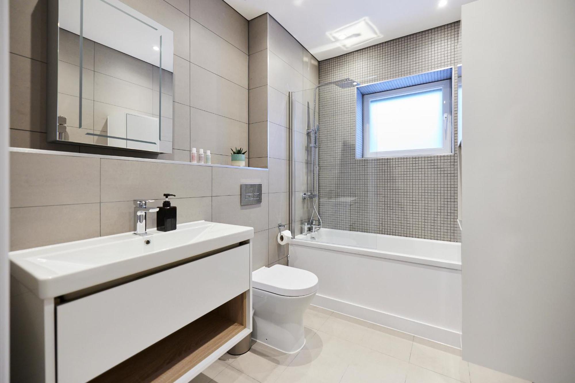 The Wembley Park Gem - Lovely 2bdr Flat With Balcony *