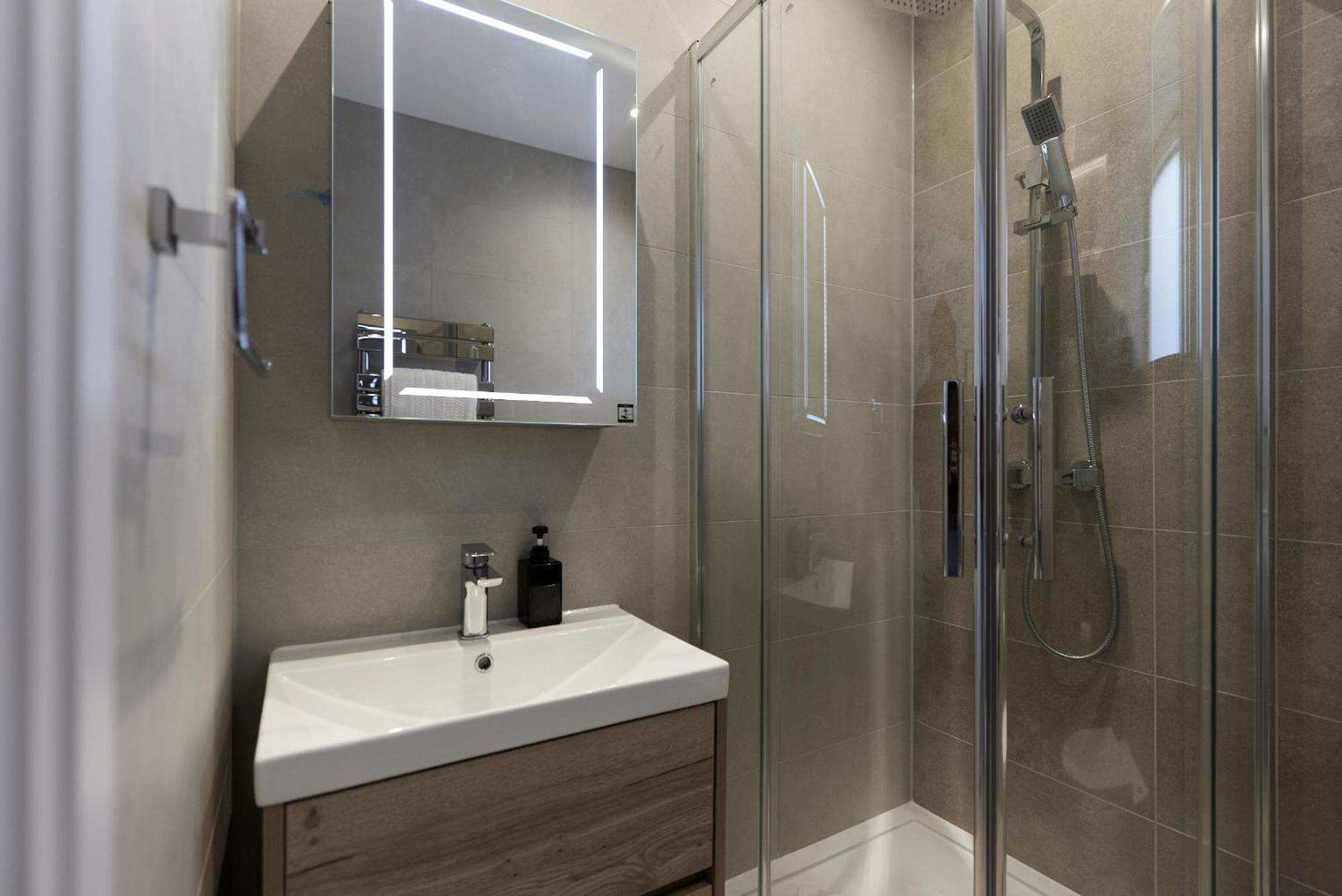 The Wembley Park Gem - Lovely 2bdr Flat With Balcony *