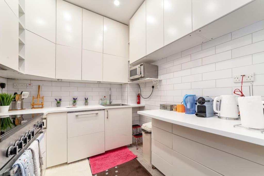 Modern 1-bed With 3 Minute Walk To Tube Station. * London