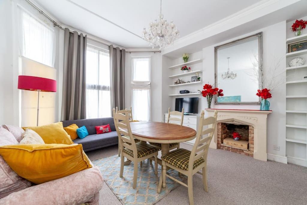 Apartment Modern 1-bed With 3 Minute Walk To Tube Station. *