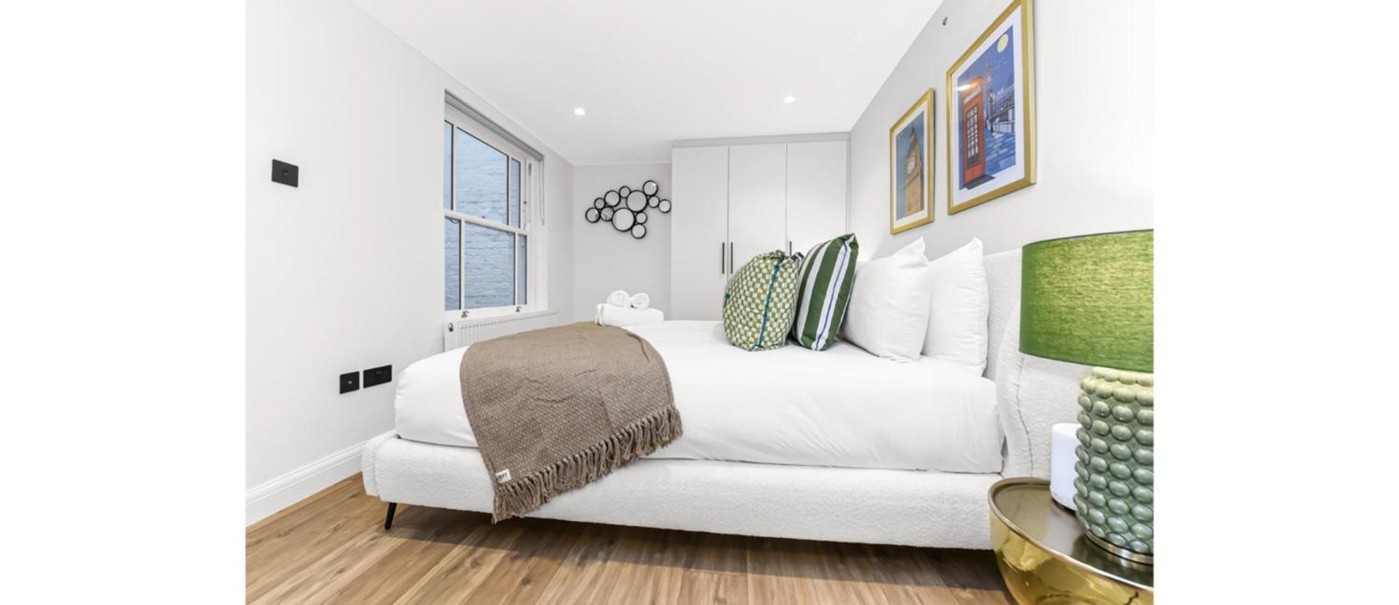 Apartment Calling: 2br Flat With Chic Flair *