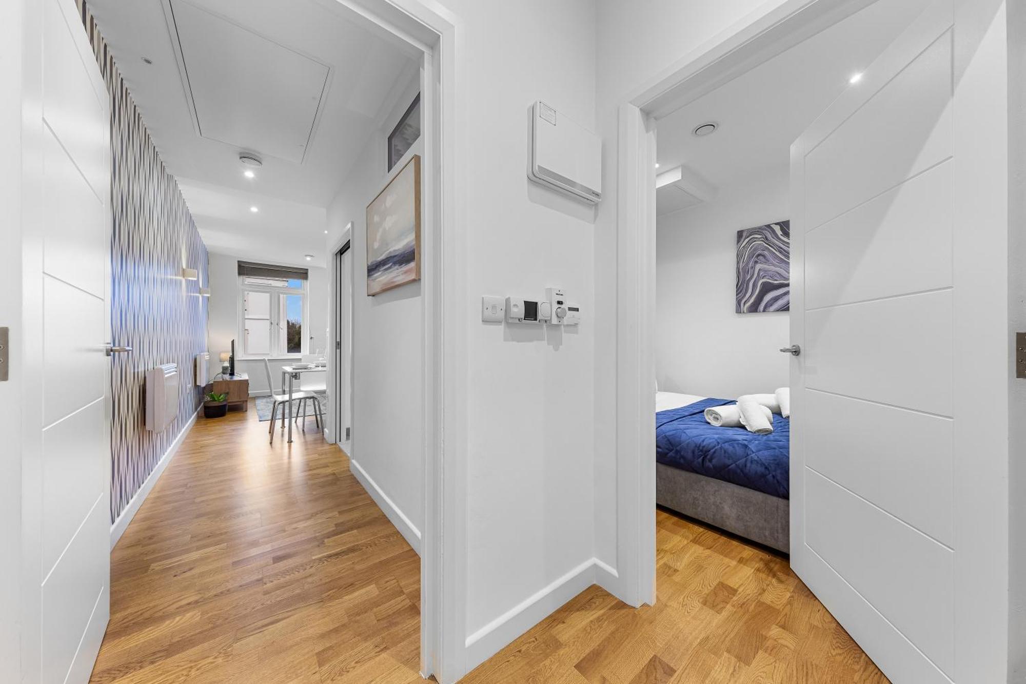 Apartment Modern One Bedroom Flat - Near Heathrow, Windsor Castle, Thorpe Park - Staines Tw18