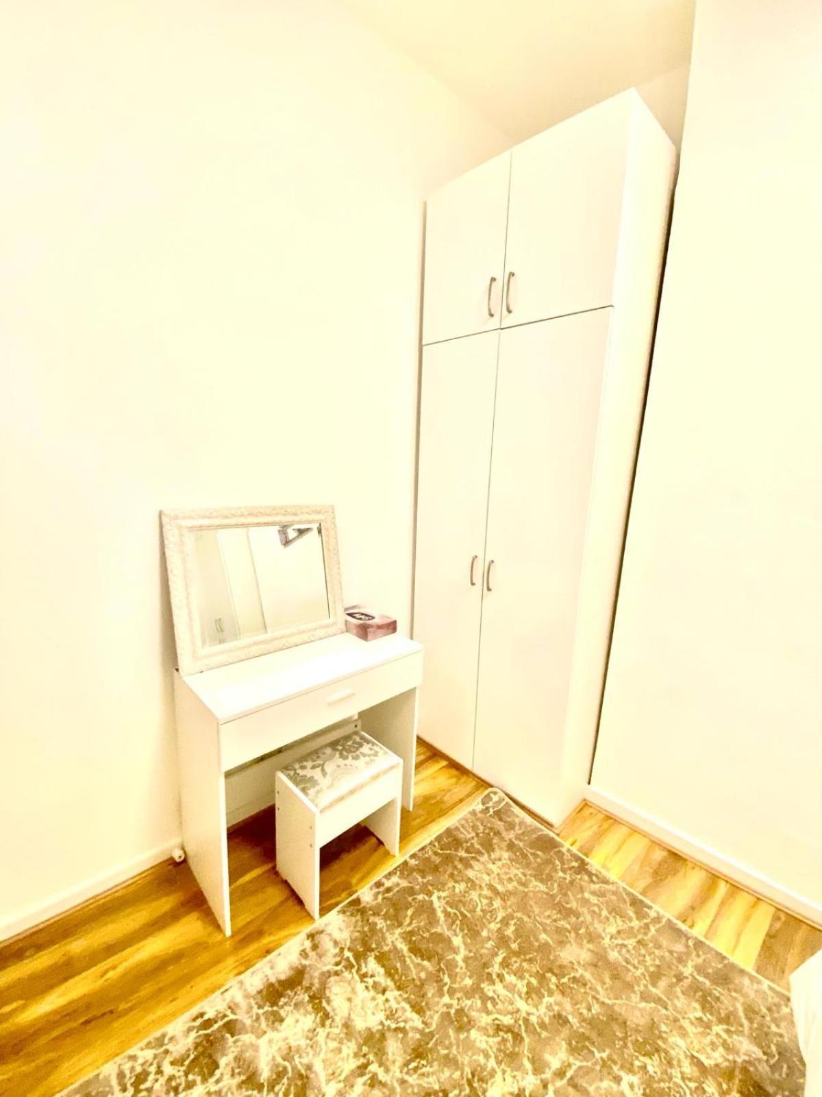 Apartment Beautiful Two Bedroom With Free Car Park In London