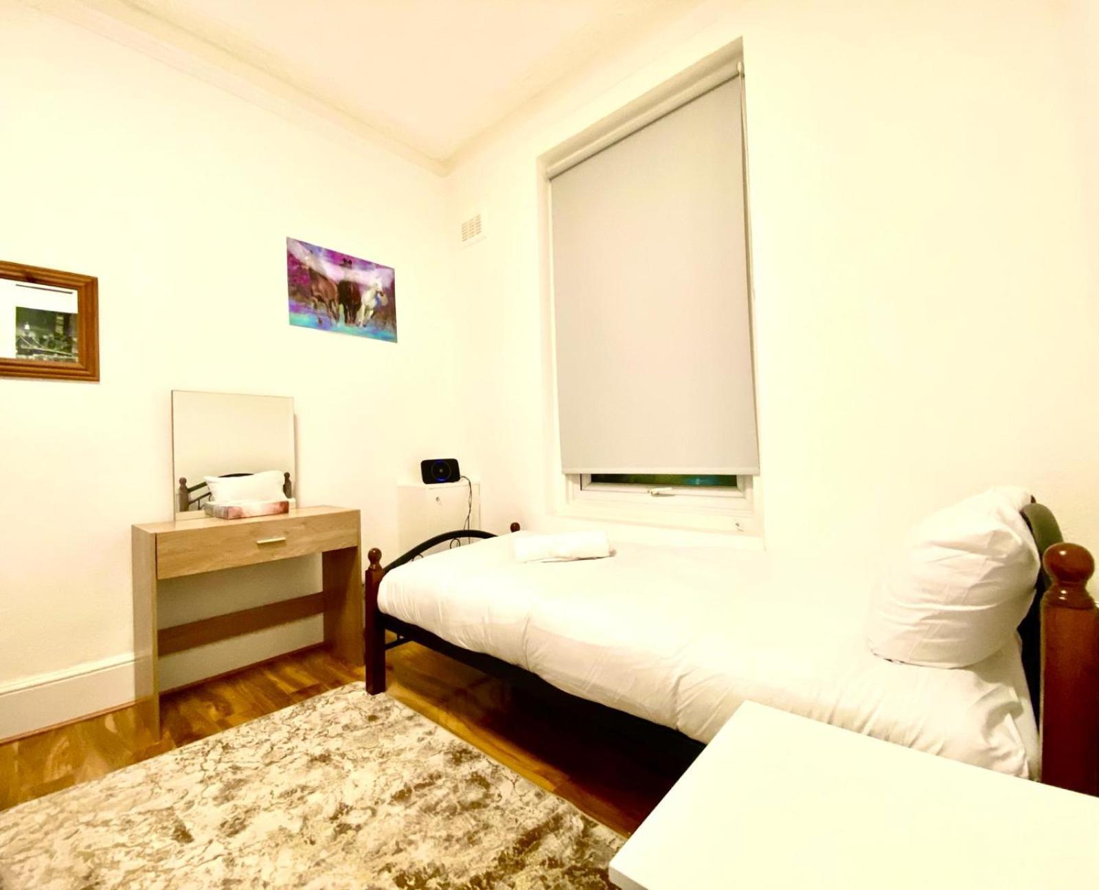 Beautiful Two Bedroom With Free Car Park In Apartment London