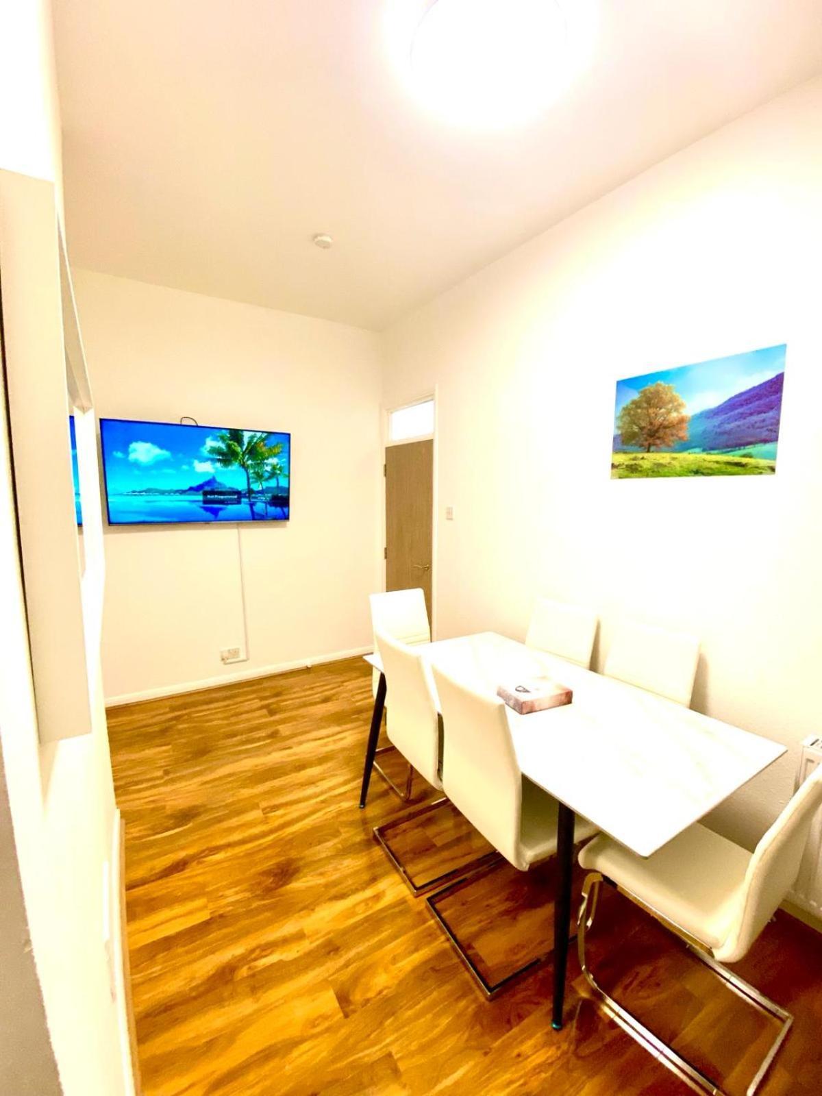 Apartment Beautiful Two Bedroom With Free Car Park In *