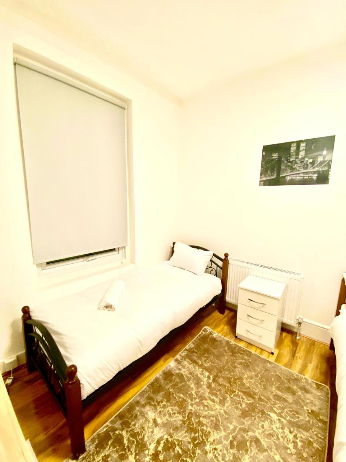 Beautiful Two Bedroom With Free Car Park In Apartment London