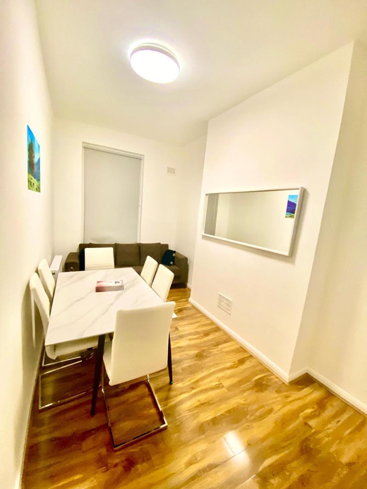 Apartment Beautiful Two Bedroom With Free Car Park In *