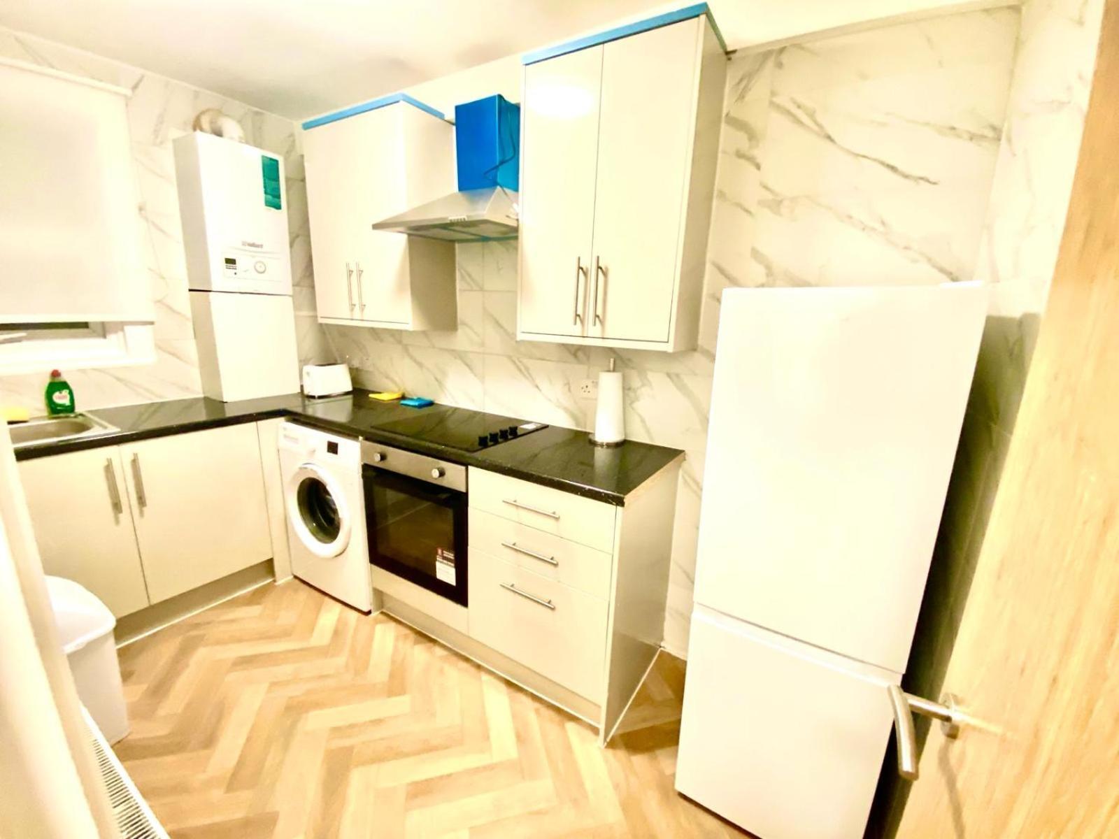 Beautiful Two Bedroom With Free Car Park In
