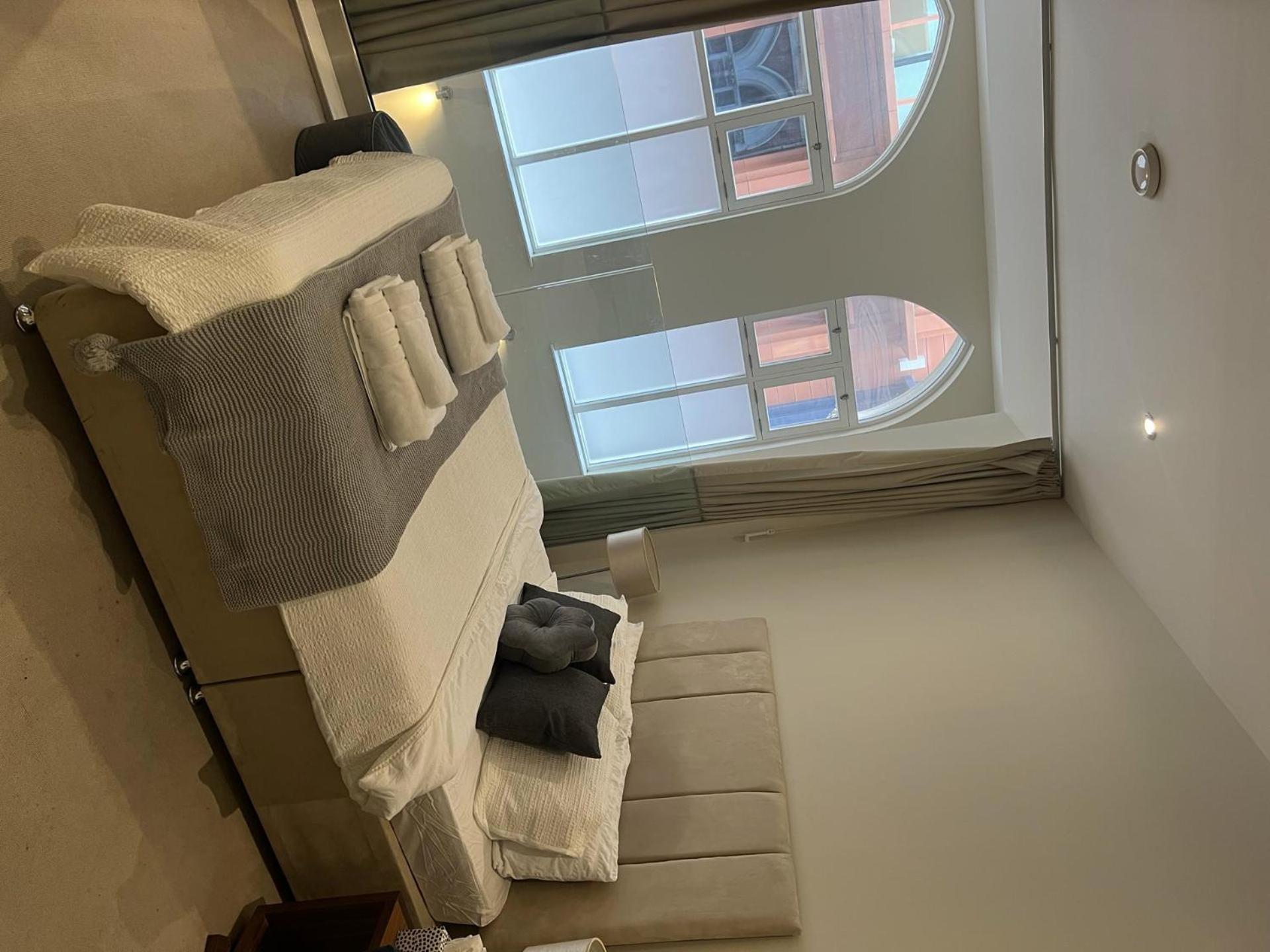 Beautiful 2-bed In Apartamento