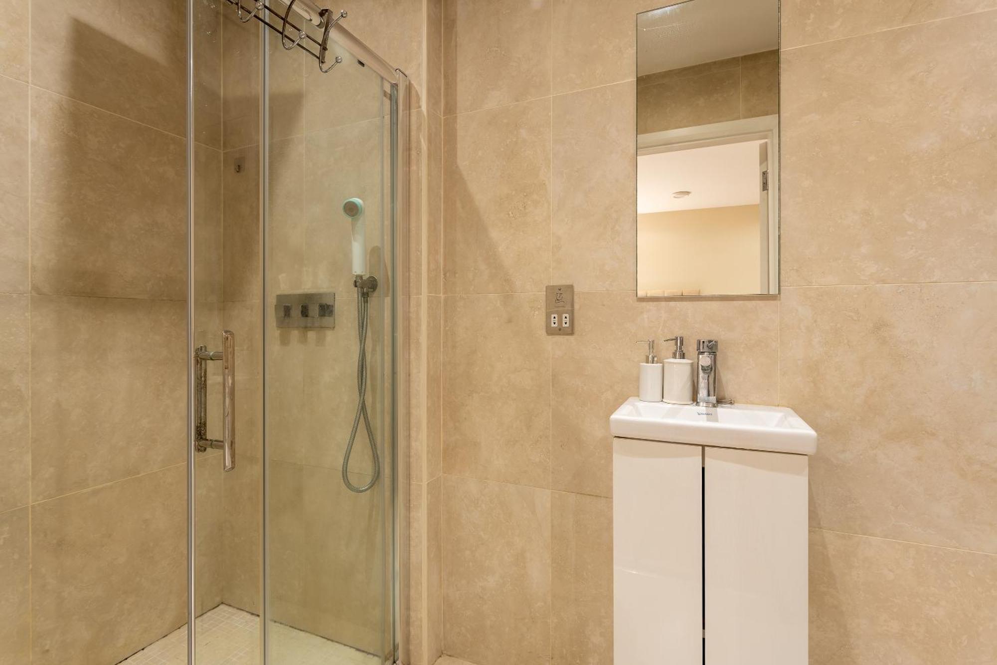 Beautiful 2-bed In Londres