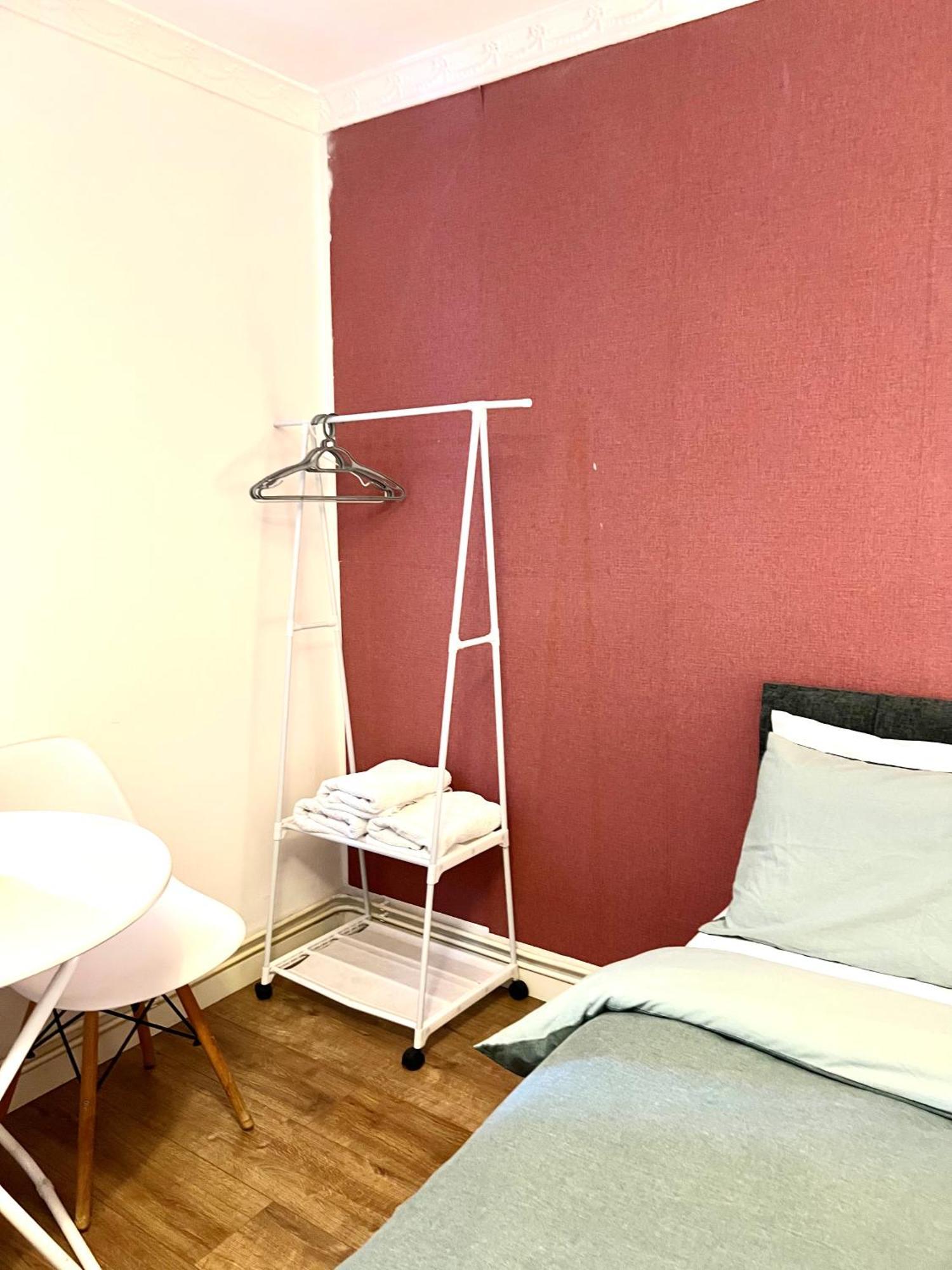 Cosy 4 Bedrooms Apartment London