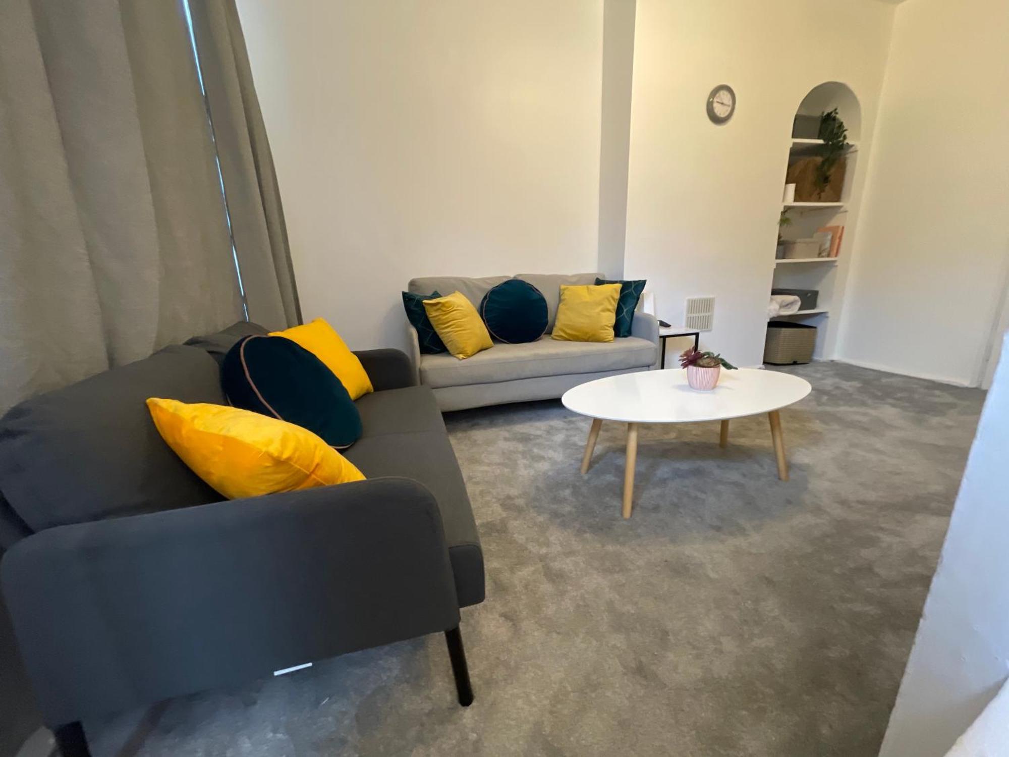 Tooting - Cosy 2 Bedroom House With Garden, 5 Mins Walk To Tube Station London