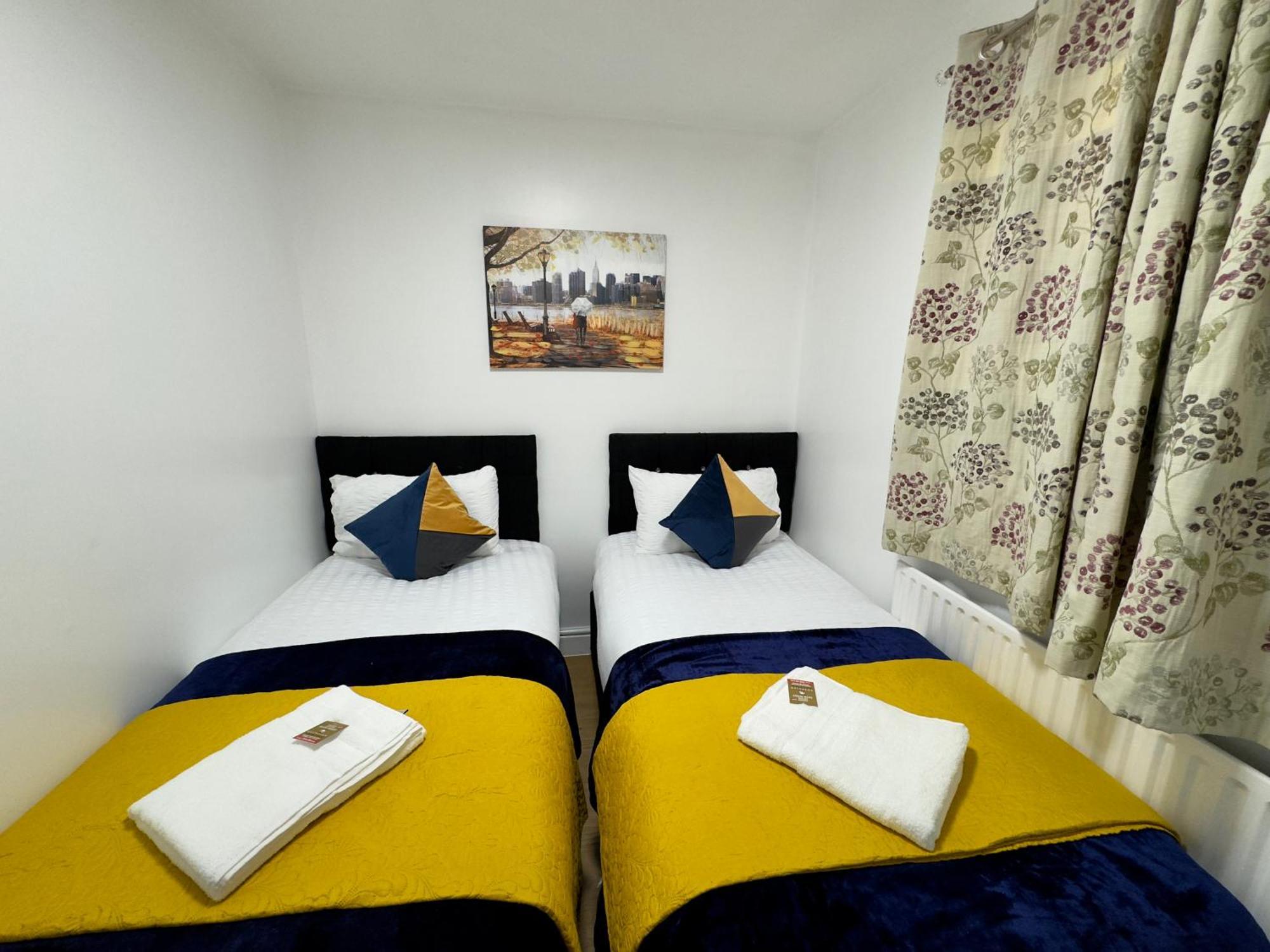 Tower Bridge London, 2 Bedrooms, Reception, Kitchen, Parking Apartment
