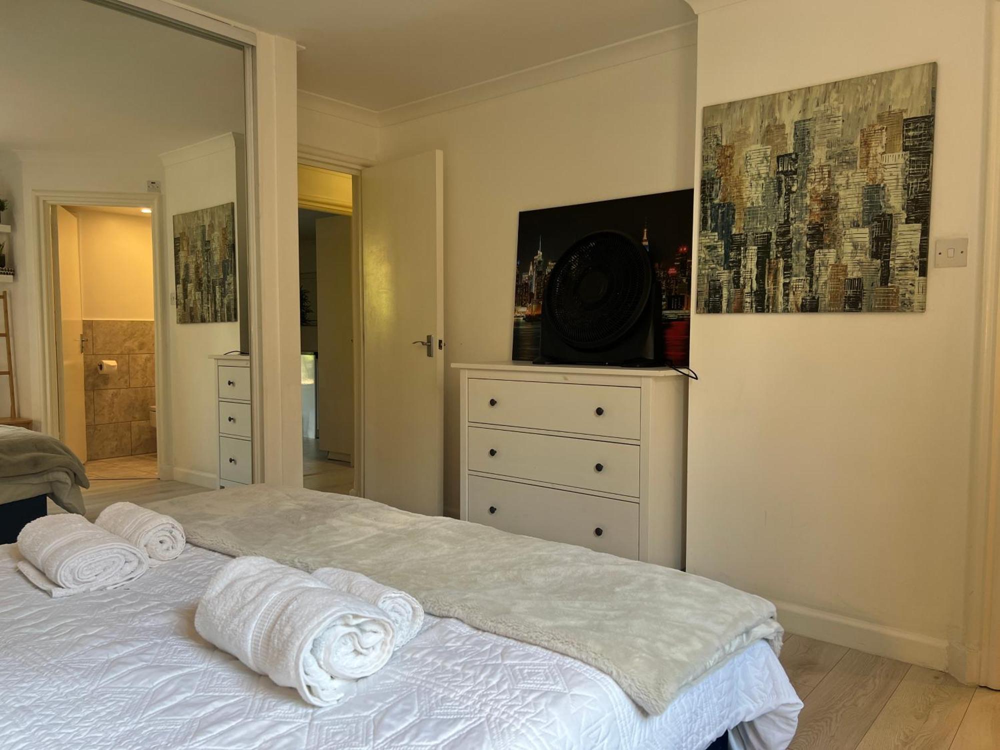 Tower Bridge King Bed En-suite With Parking & Balcony Apartamento Londres