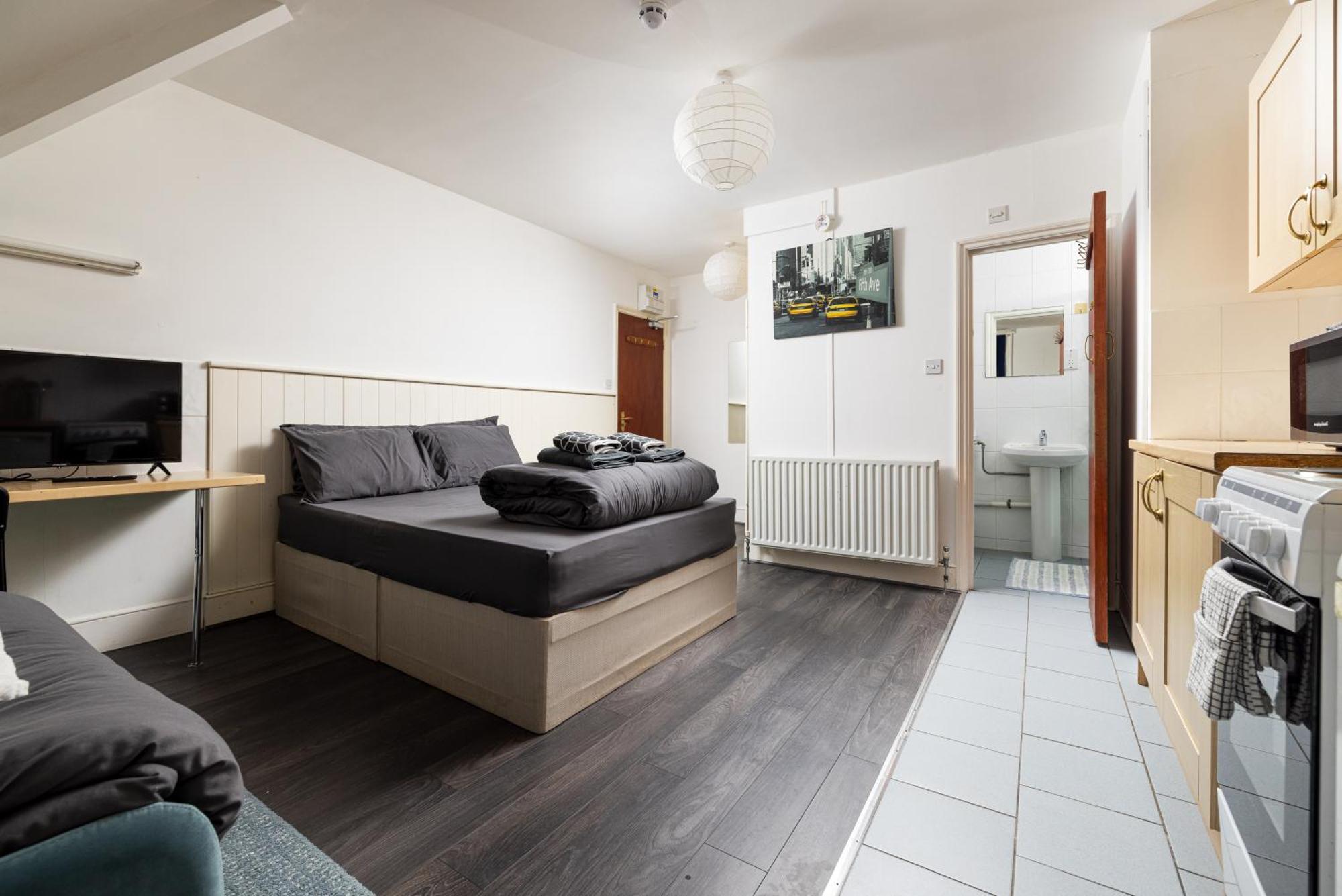 Very Large Studio On Finchley Road 15 Apartment *