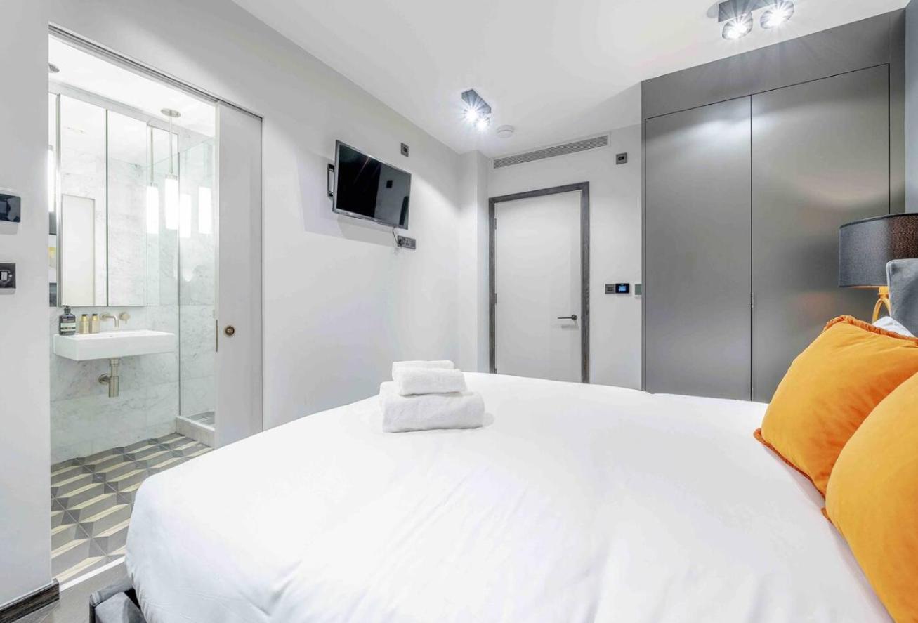 Newly Redecorated Soho Flat Apartment London
