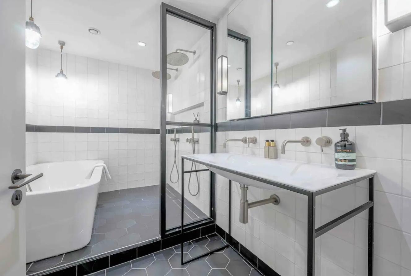 Newly Redecorated Soho Flat * London