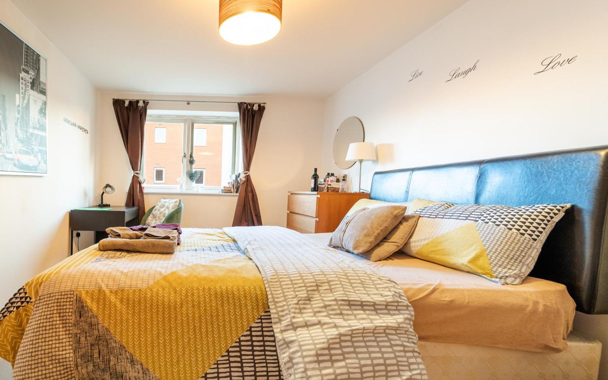Superhost 1 Bedroom Flat 15 Mins To Center,zone 2 *