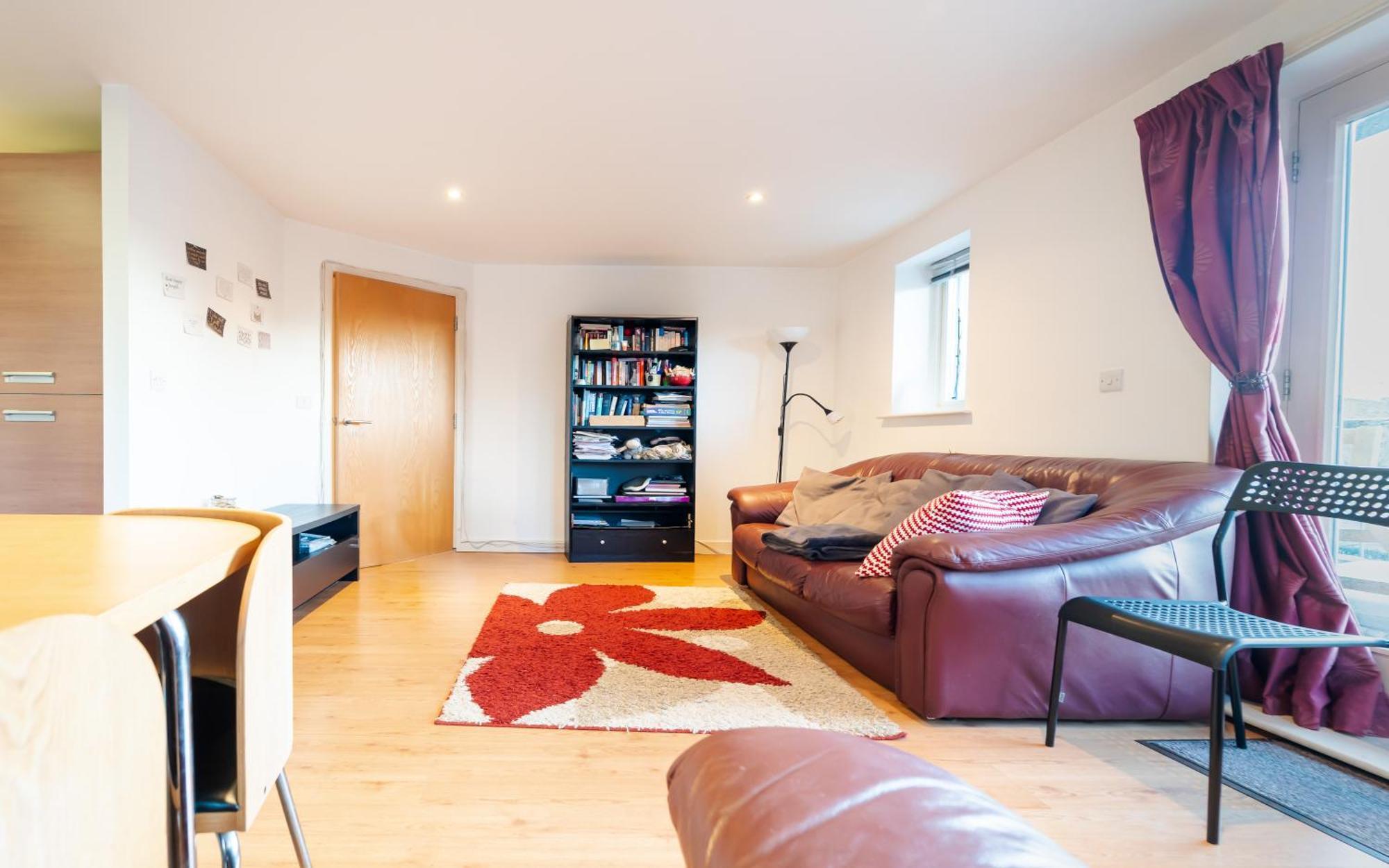 1 Bedroom Stylish In Zone 2 Close To Center - Whole *