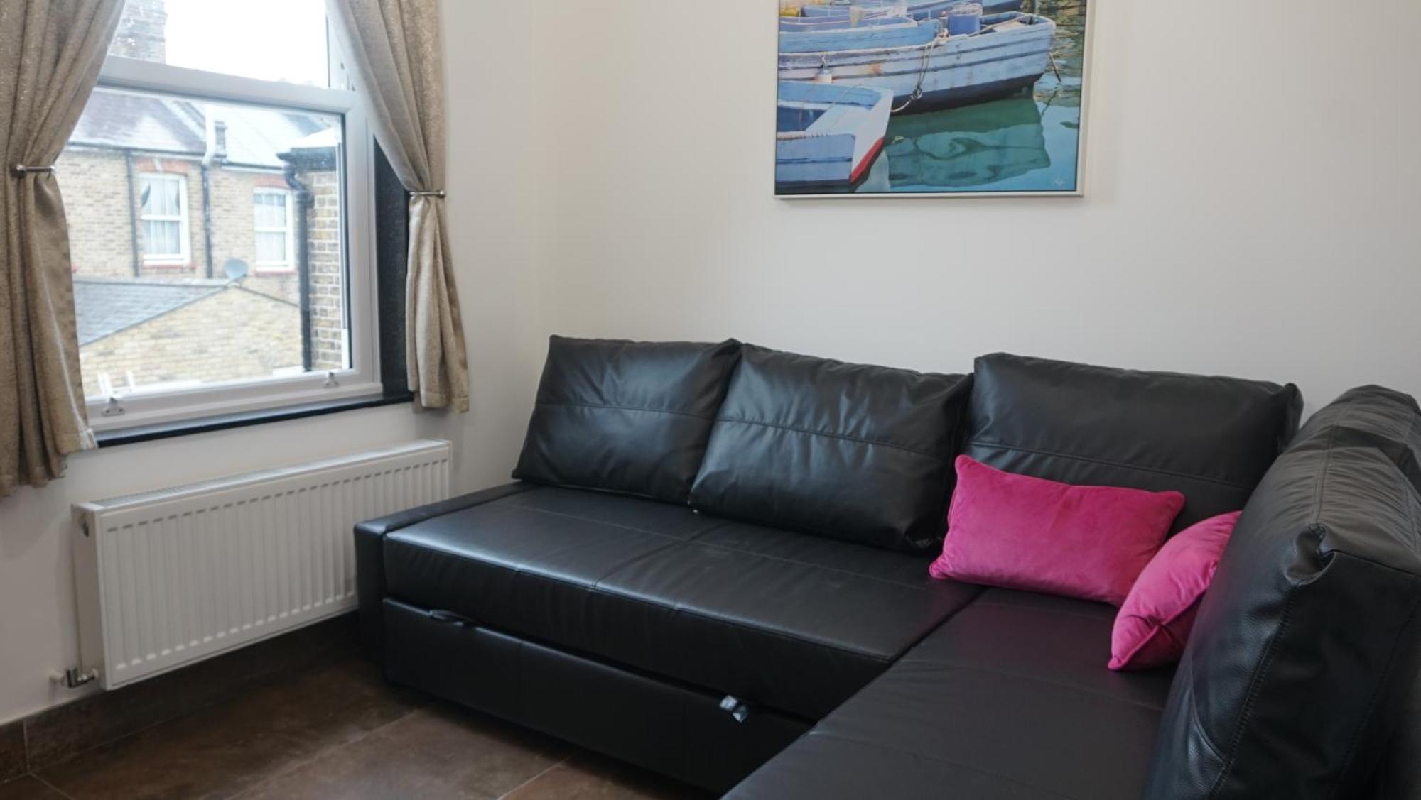 Beautiful Sleeps 6, 2 Minutes To Metro *