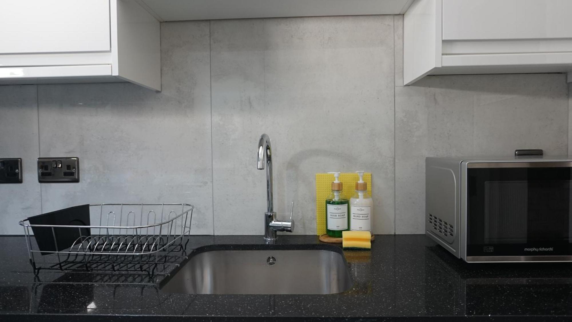 Apartment Beautiful Sleeps 6, 2 Minutes To Metro