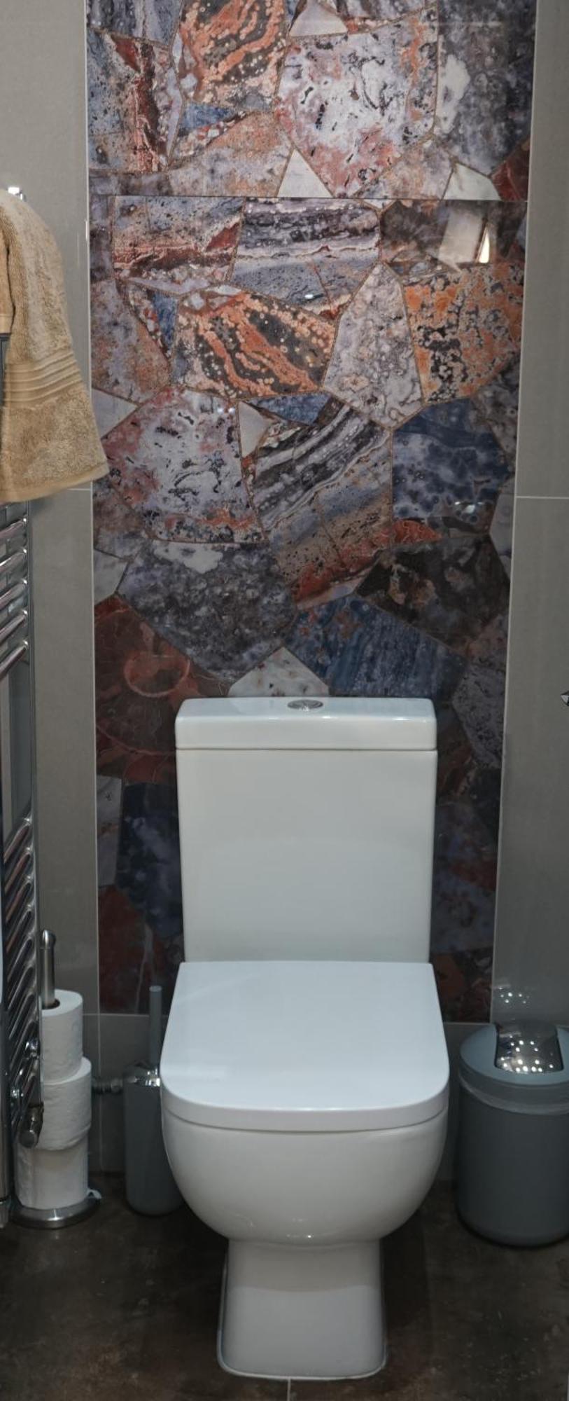Beautiful Sleeps 6, 2 Minutes To Metro Apartment *