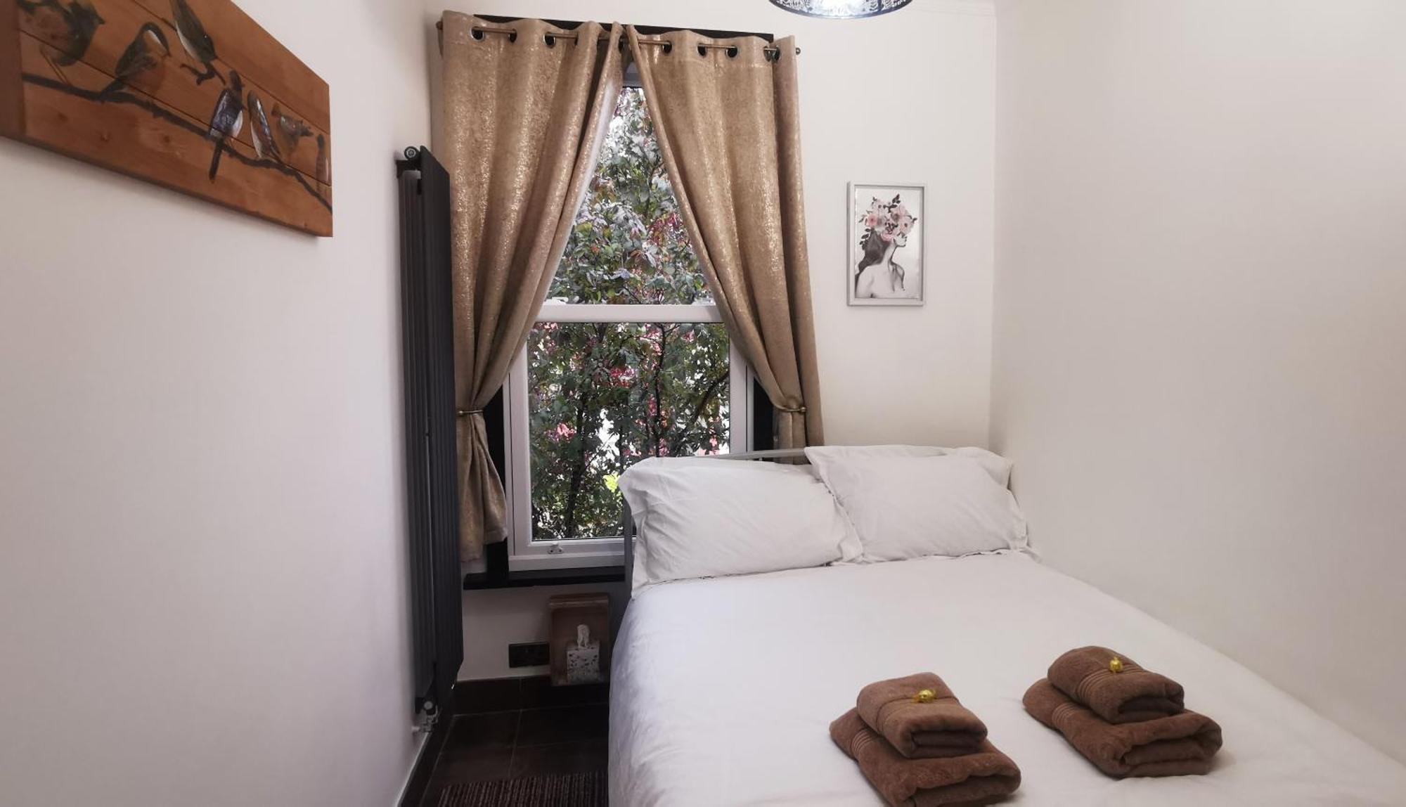 Beautiful Sleeps 6, 2 Minutes To Metro
