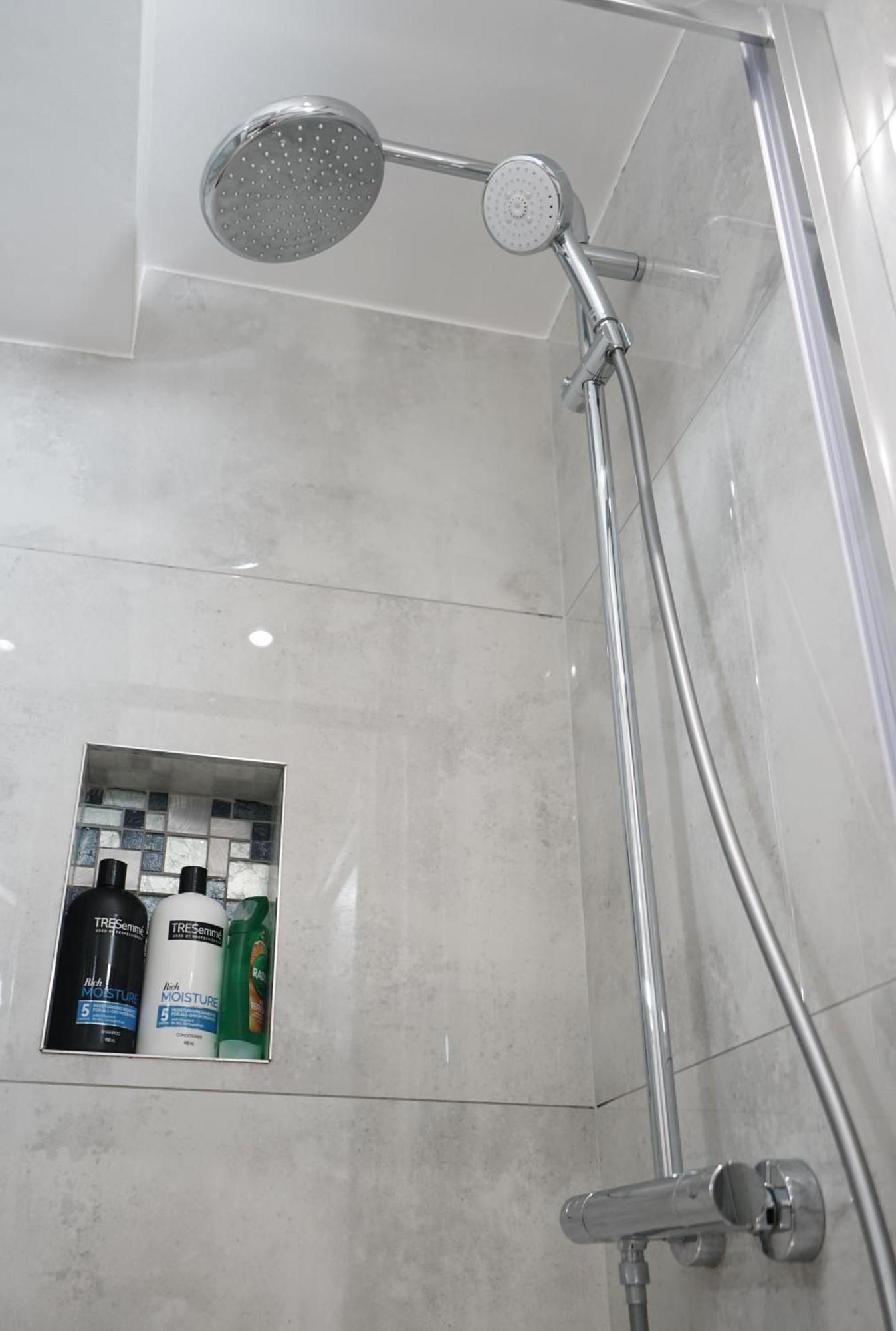 Luxury House Sleeps 13, 2 Minutes To Metro Casa de férias Londres