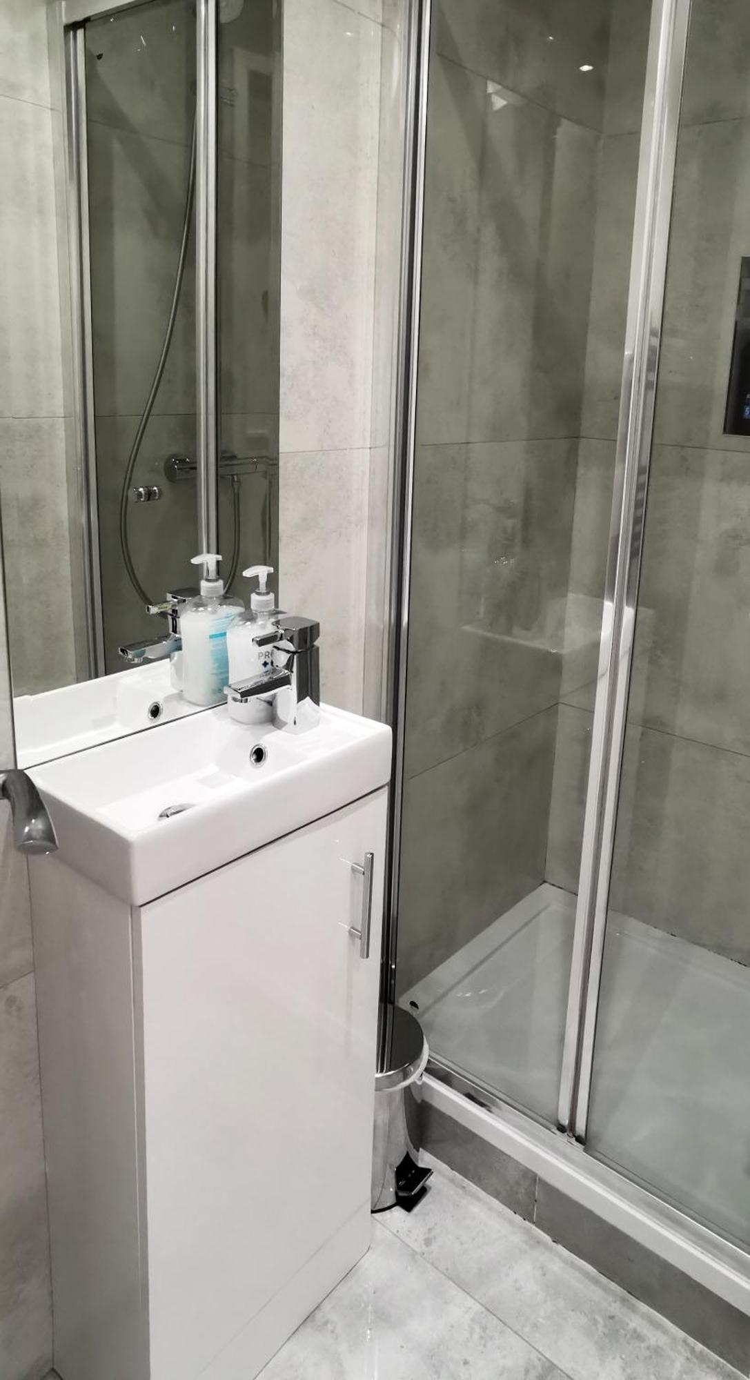Casa de férias Luxury House Sleeps 13, 2 Minutes To Metro *